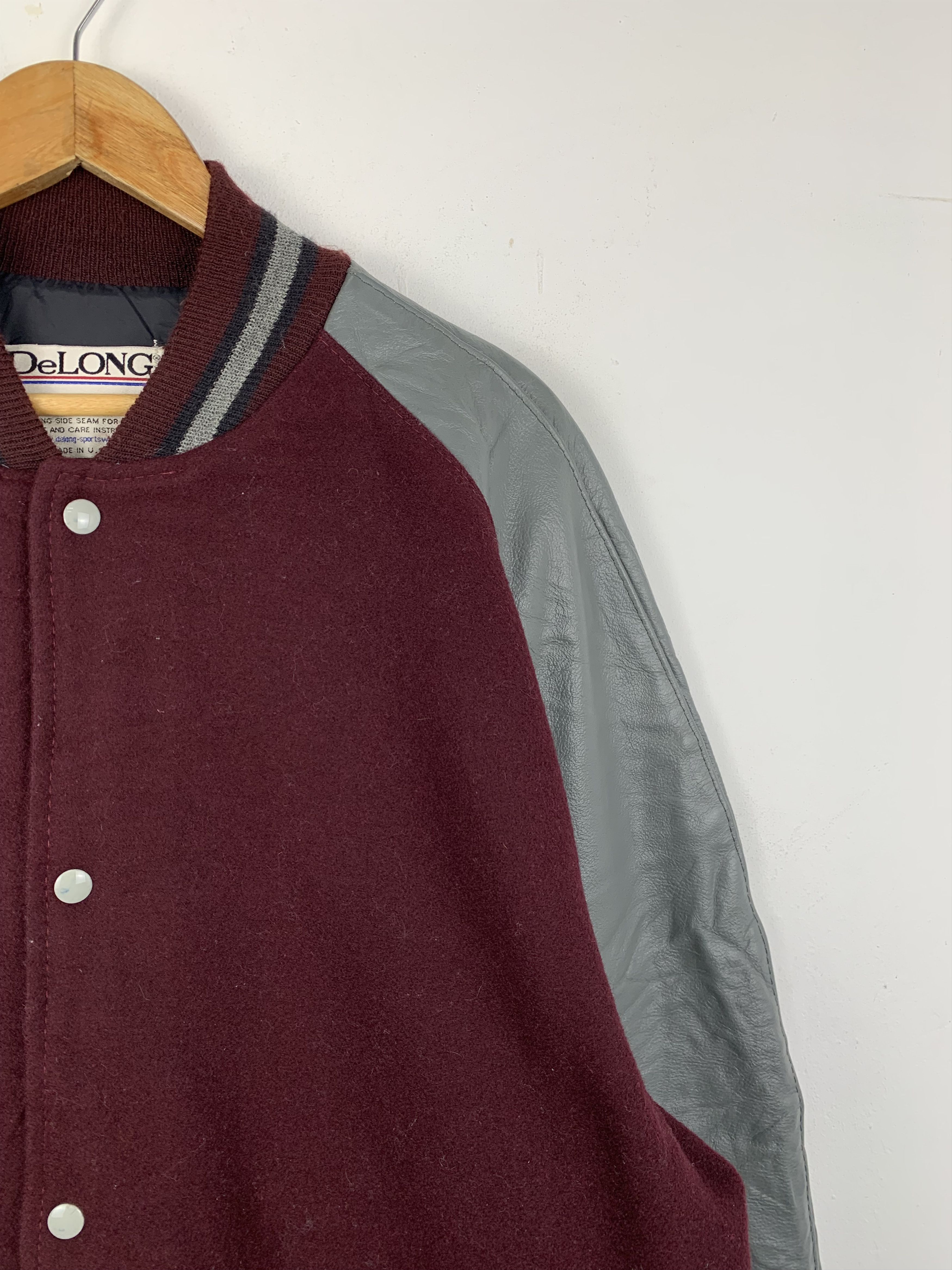 Delong Vintage 80s Delong Wool Sleeve Leather Varsity Jacket V0537 Size US XL / EU 56 / 4 - 6 Thumbnail