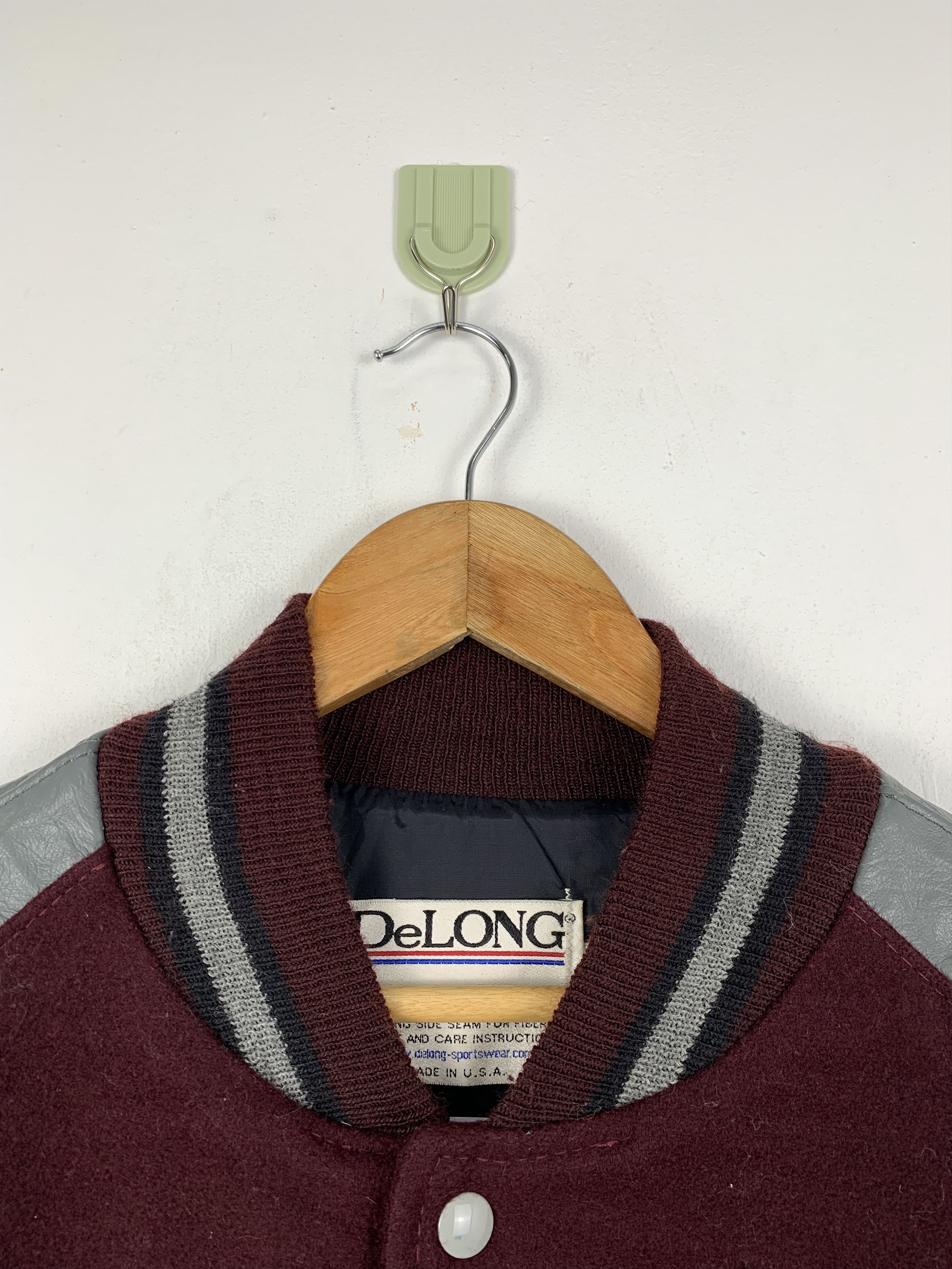 Delong Vintage 80s Delong Wool Sleeve Leather Varsity Jacket V0537 Size US XL / EU 56 / 4 - 7 Thumbnail