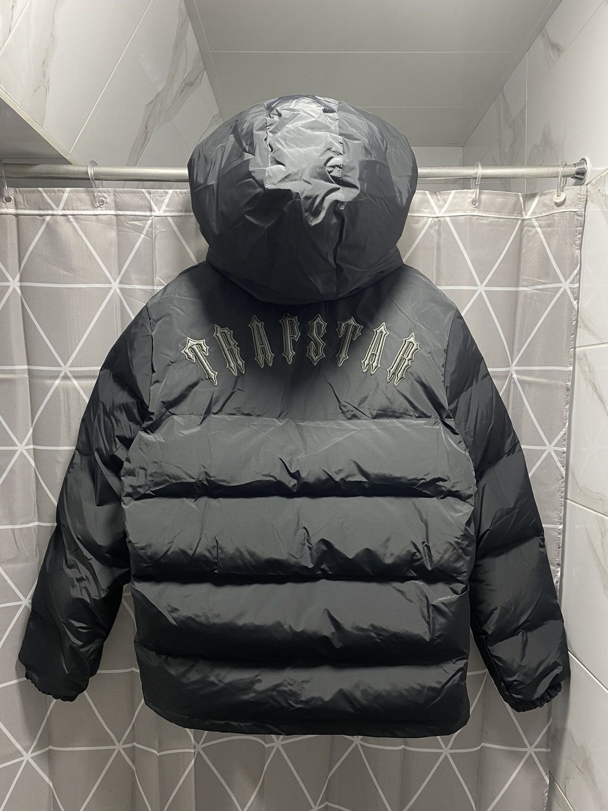 Trapstar Irongate Detachable Hooded Puffer Jacket STONE GREY