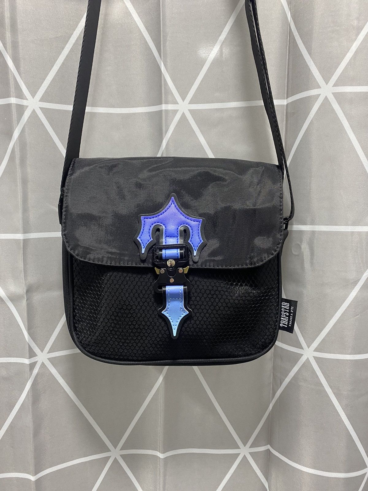 Trapstar Irongate CrossBody Bag Blue Gradient – KickHub Bulgaria