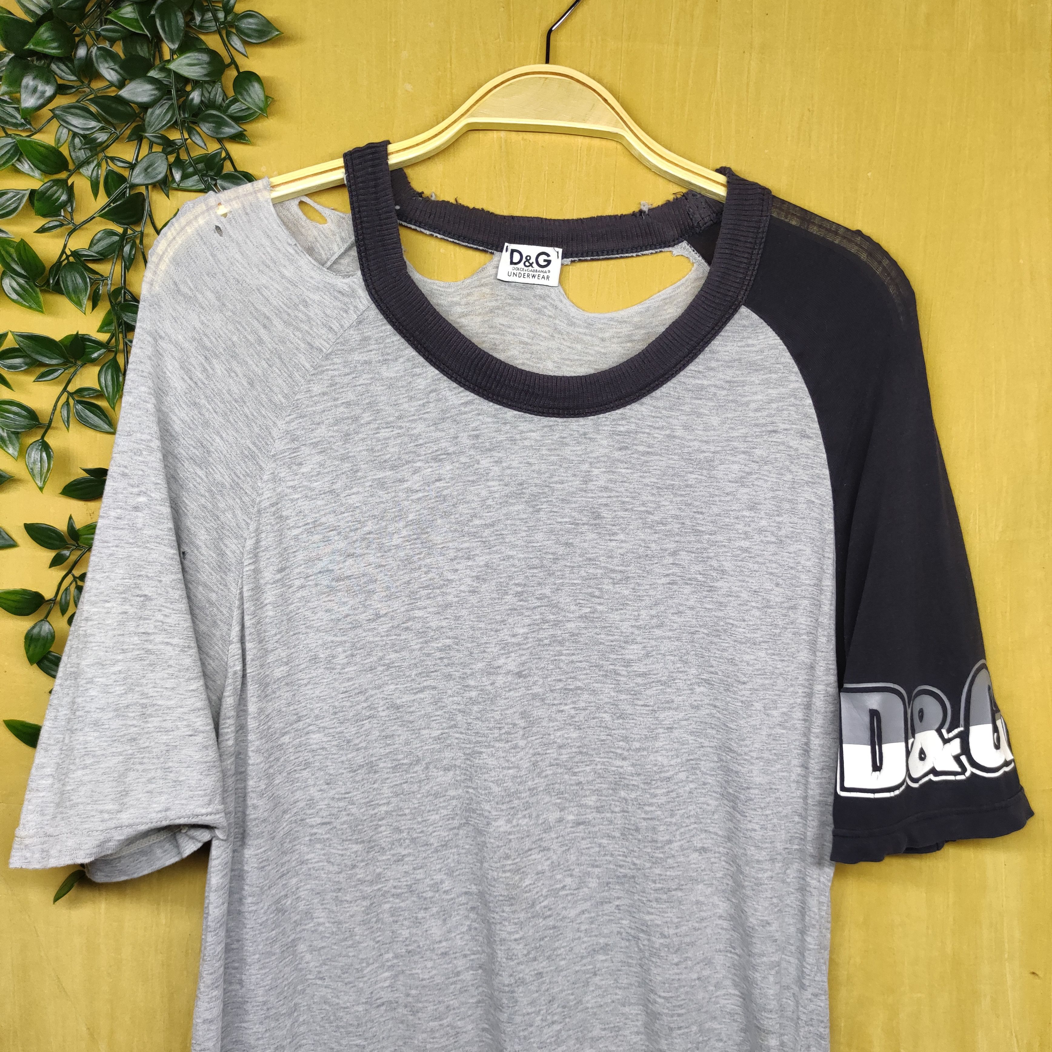 Dolce & Gabbana 🔥THRASHED vintage Dolce Gabbana Underwear T-shirt Size US M / EU 48-50 / 2 - 5 Thumbnail