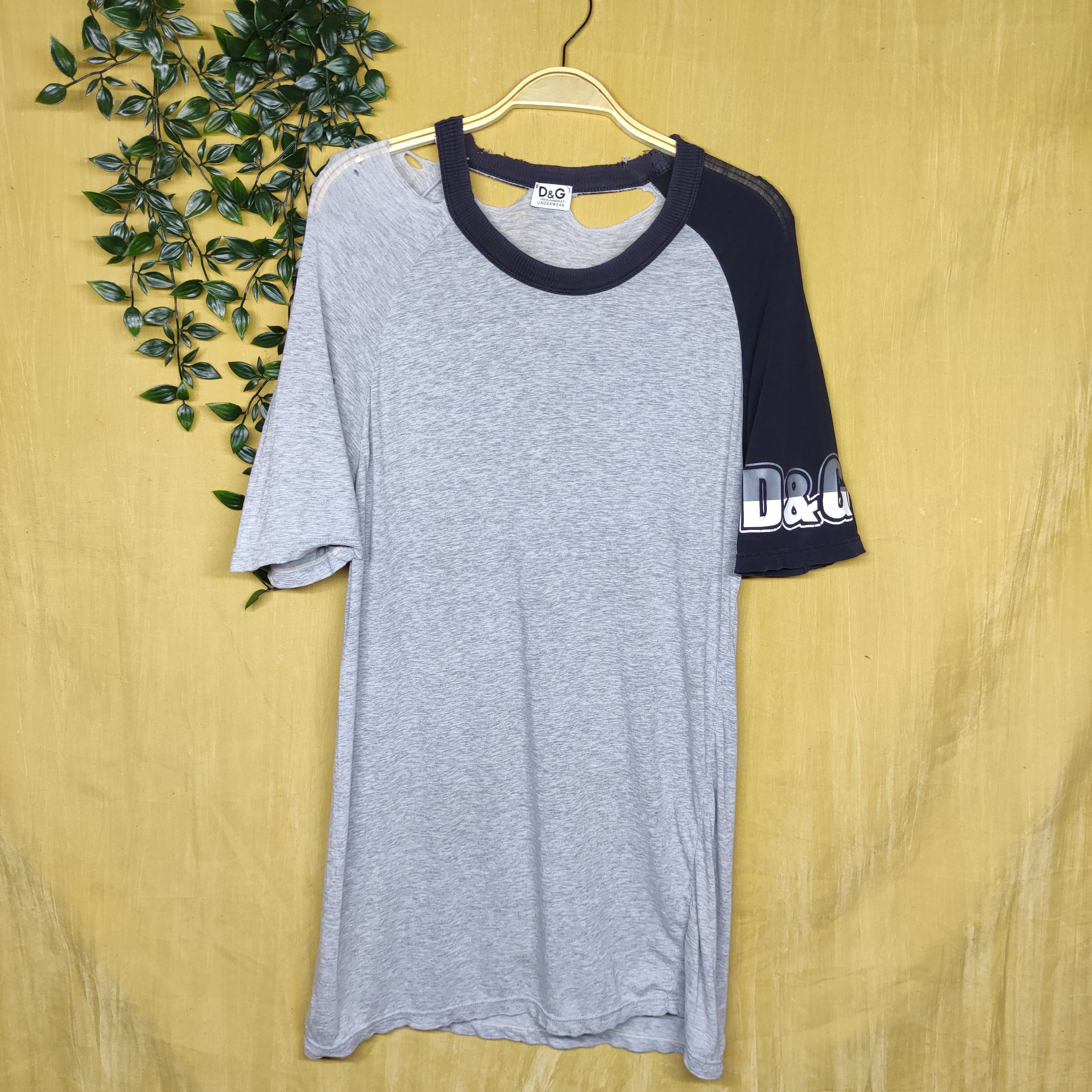 Dolce & Gabbana 🔥THRASHED vintage Dolce Gabbana Underwear T-shirt Size US M / EU 48-50 / 2 - 1 Thumbnail