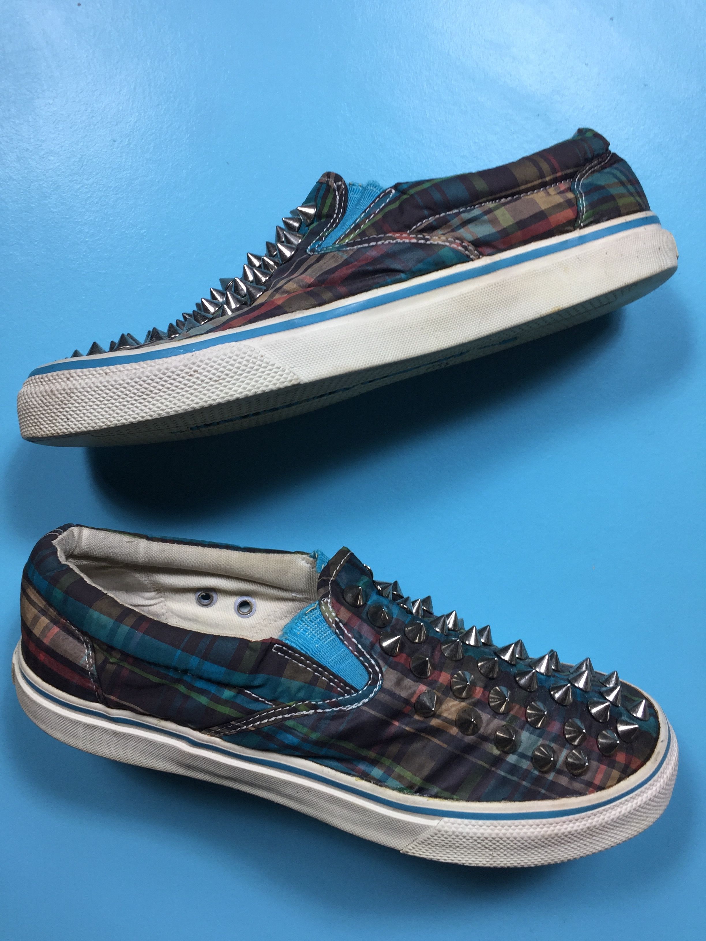 Modern Amusement Spiky Plaid Slip On