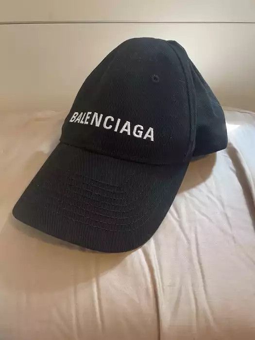 Balenciaga BALENCIAGA Logo Embroidered Baseball Cap Size ONE SIZE - 1 Thumbnail