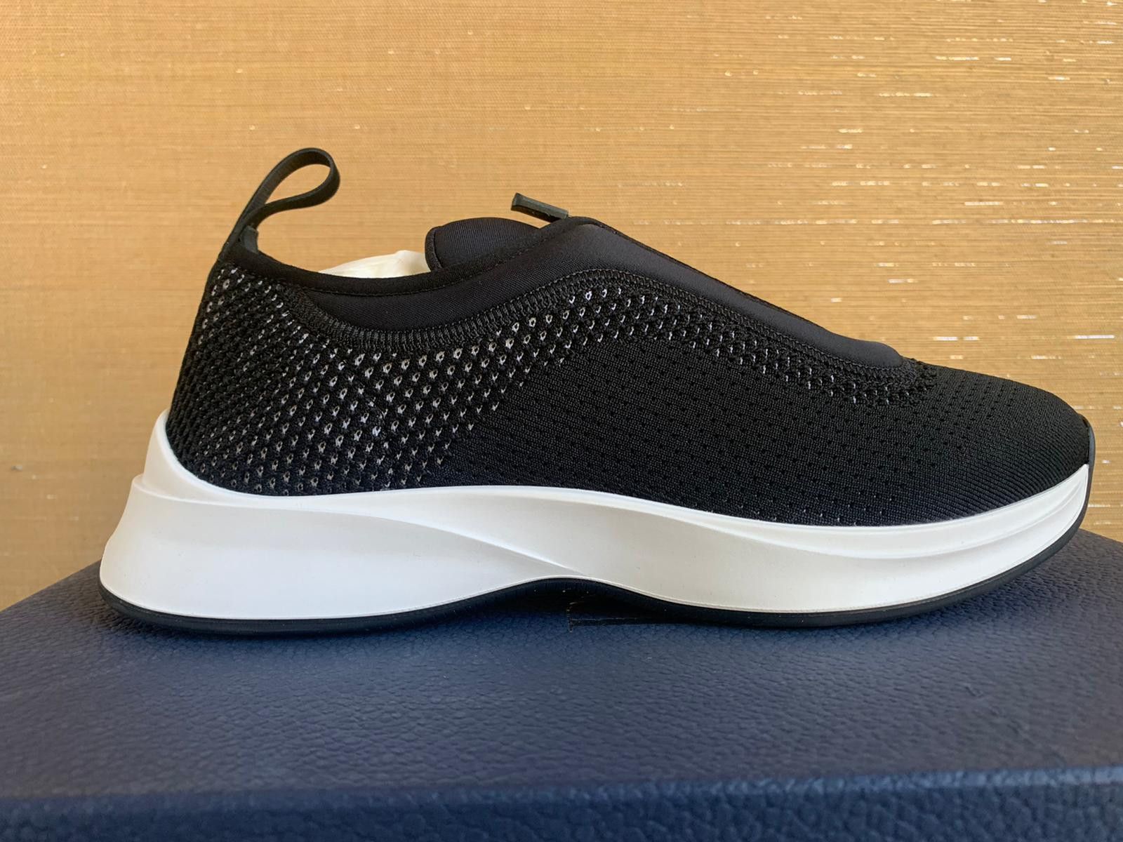 B25 Low Top Sneakers