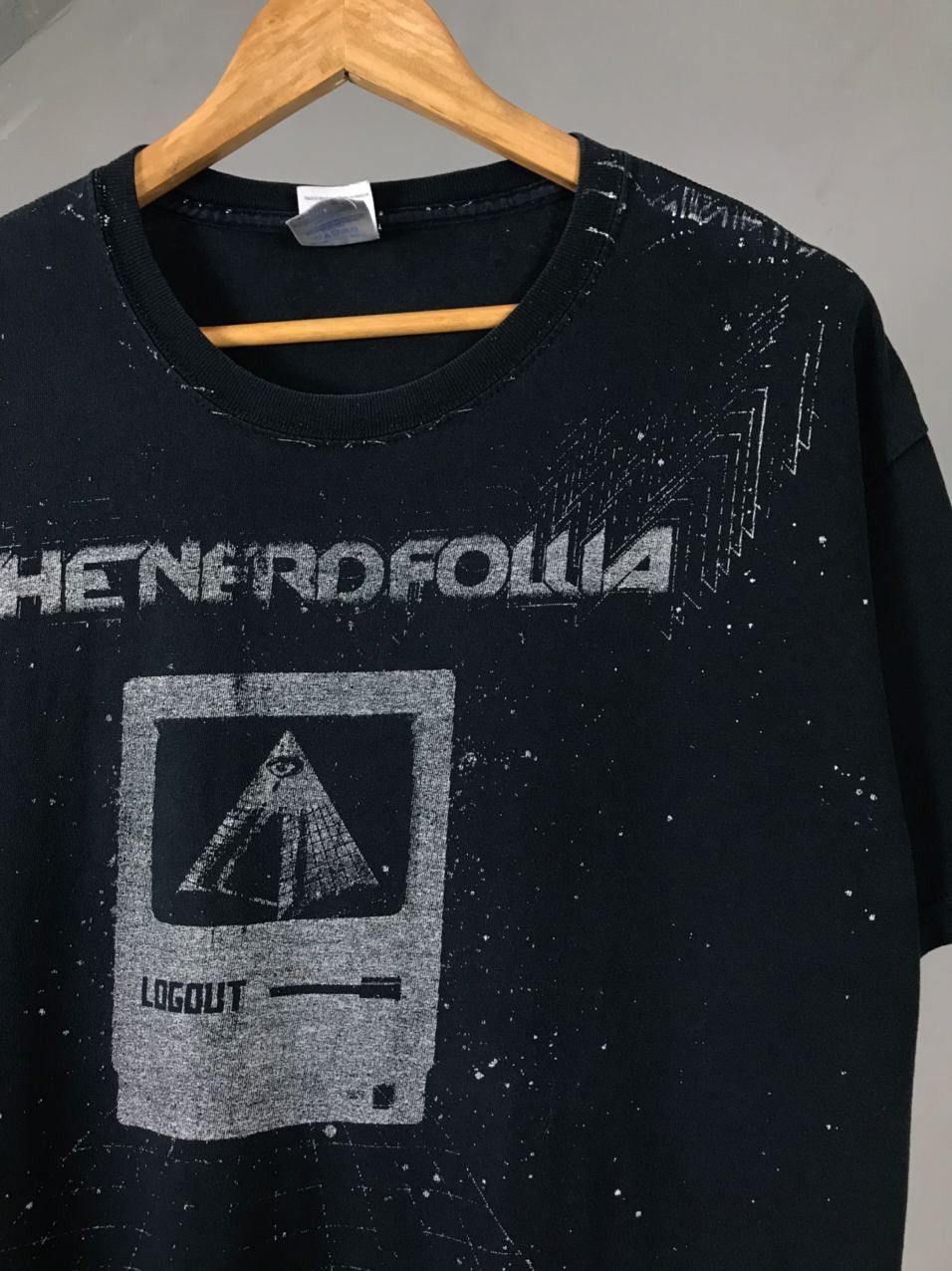 Band Tees The Nerd Follia 2011 logout vintage rock Band tee Size US L / EU 52-54 / 3 - 3 Thumbnail