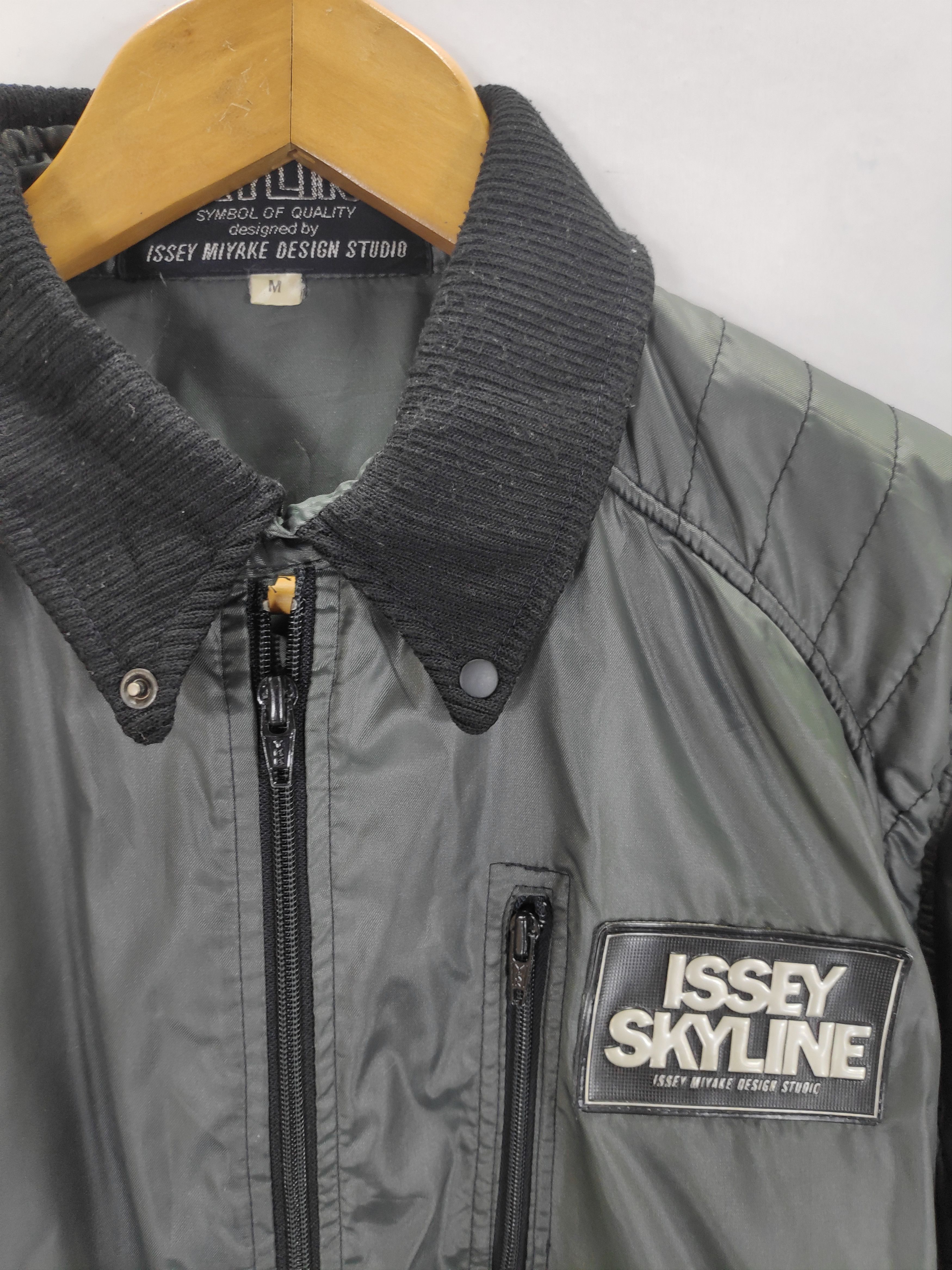 Issey Miyake × Pleats Please Issey Miyake × Rei Kawakubo VINTAGE ISSEY MIYAKE SKYLINE PRODUCT DESIGN LIGHT JACKET Size US M / EU 48-50 / 2 - 5 Thumbnail
