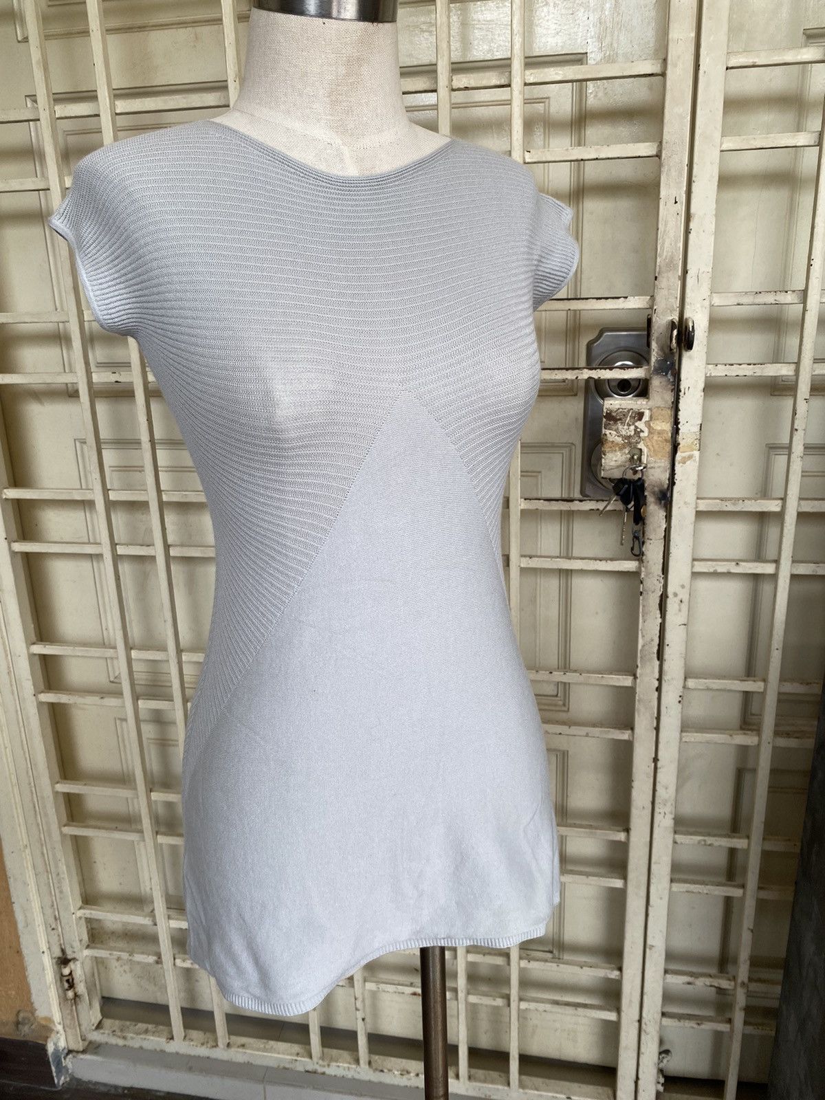 Giorgio Armani giorgio armani body tight top Size XS / US 0-2 / IT 36-38 - 1 Thumbnail