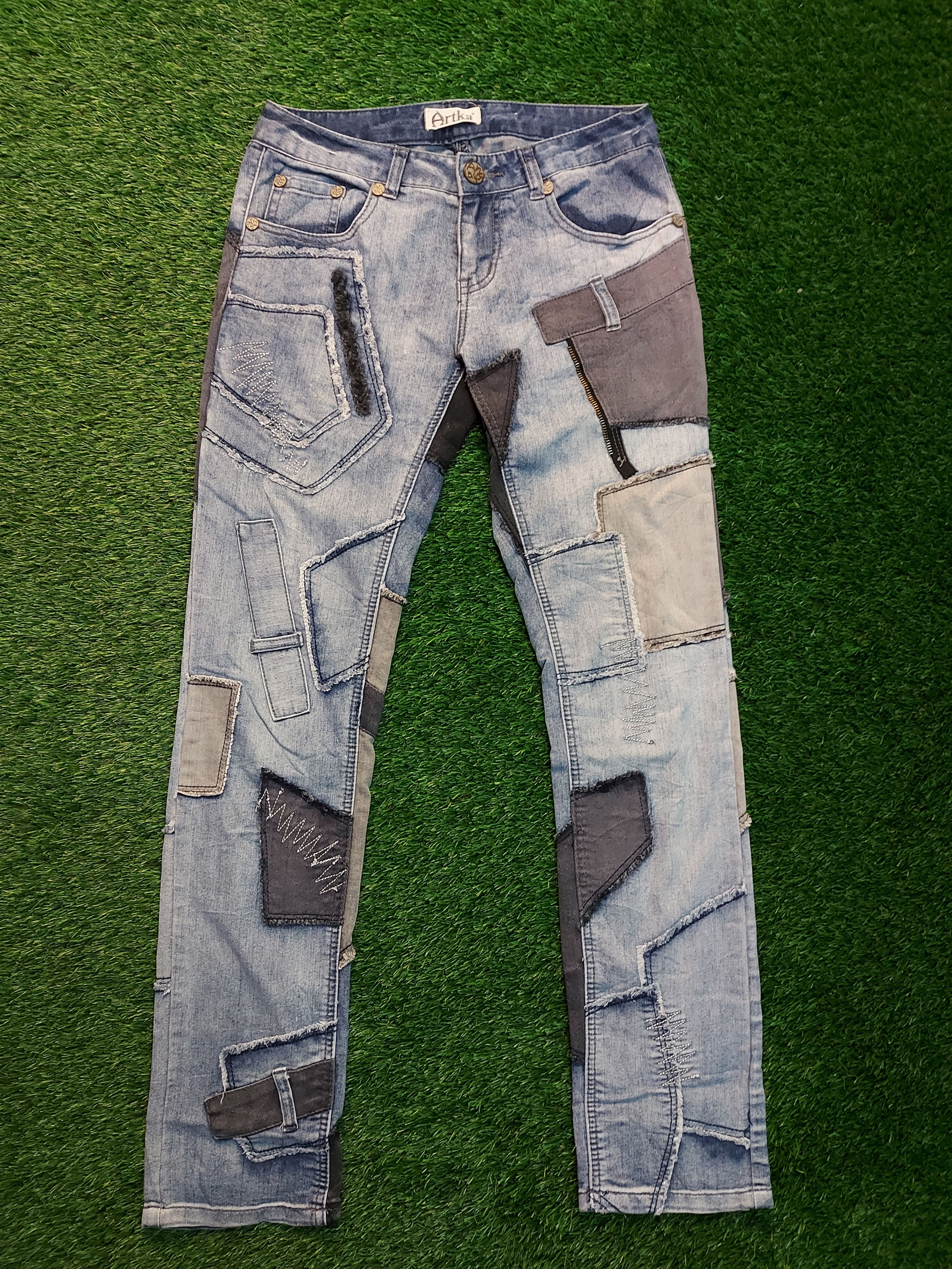 (J49) ARTKA - patches jeans
