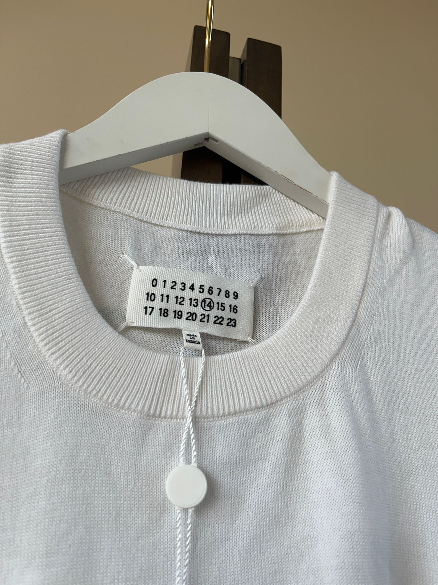 Maison Margiela Wool Elbow Patch Crewneck Sweater in White Size US S / EU 44-46 / 1 - 13 Thumbnail