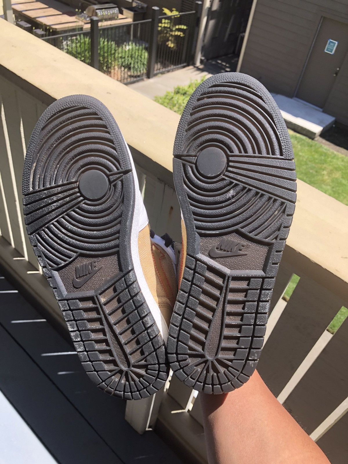 Jordan Brand × Nike Air Jordan 1 MIDs “Fathers Day” *SAMPLE* Size 9 Size US 9 / EU 42 - 10 Thumbnail