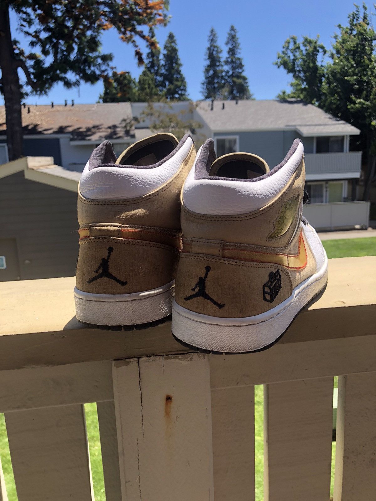 Jordan Brand × Nike Air Jordan 1 MIDs “Fathers Day” *SAMPLE* Size 9 Size US 9 / EU 42 - 4 Thumbnail