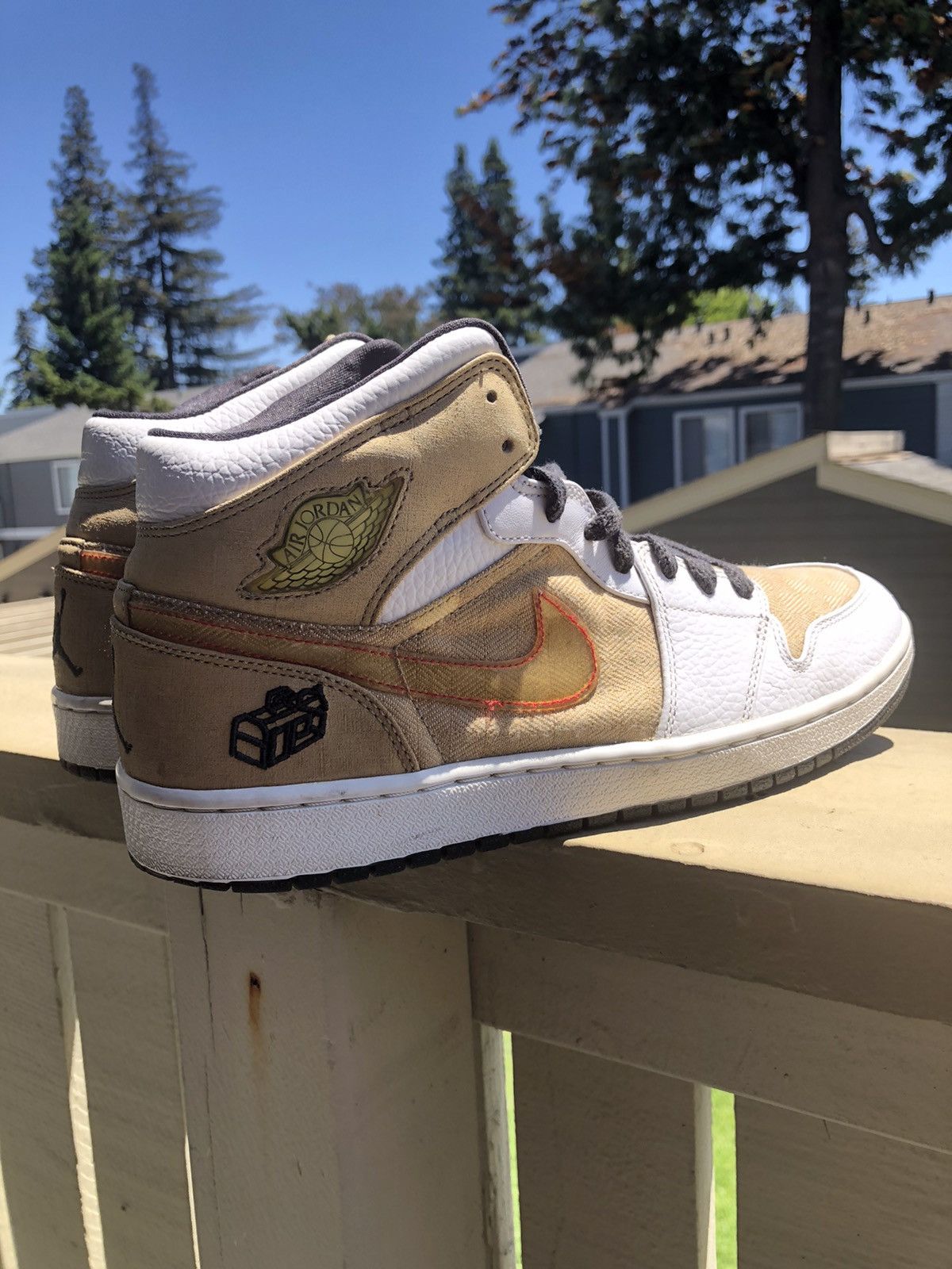 Jordan Brand × Nike Air Jordan 1 MIDs “Fathers Day” *SAMPLE* Size 9 Size US 9 / EU 42 - 5 Thumbnail