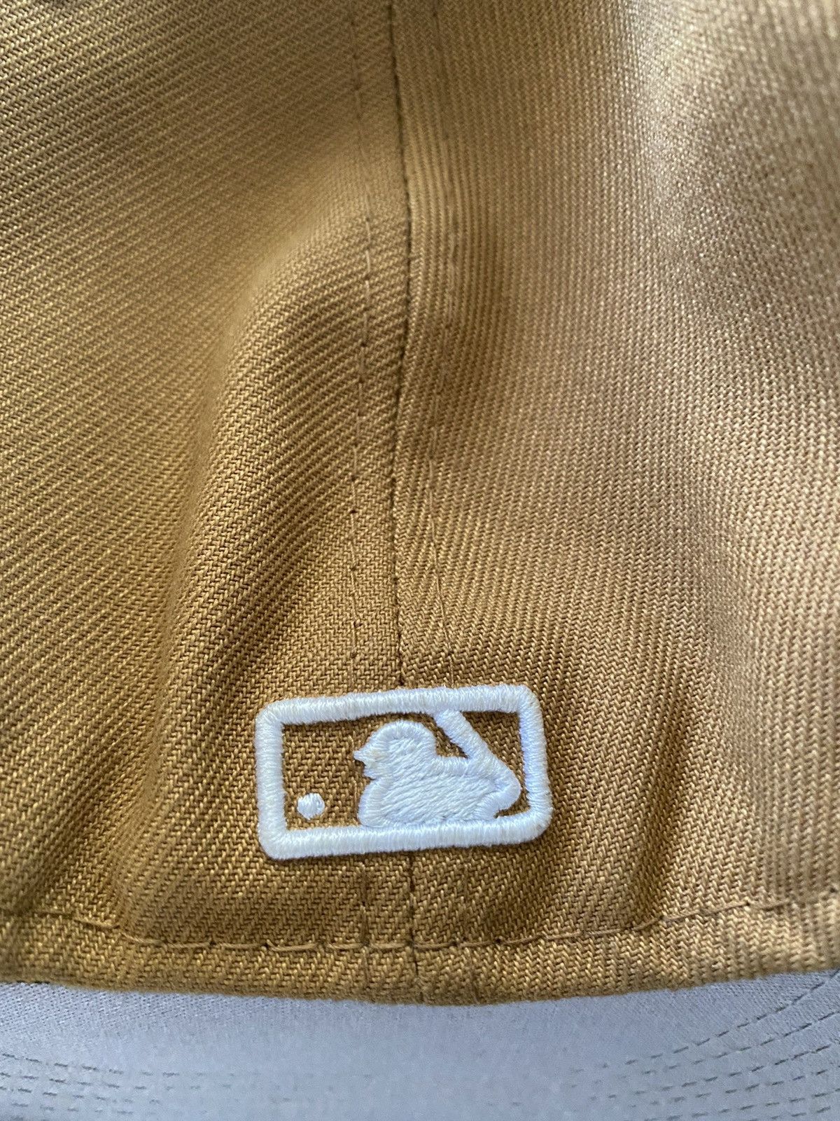 New Era 7 3/8 Atlanta Braves Cream/Tan Fitted Hat Size ONE SIZE - 3 Thumbnail