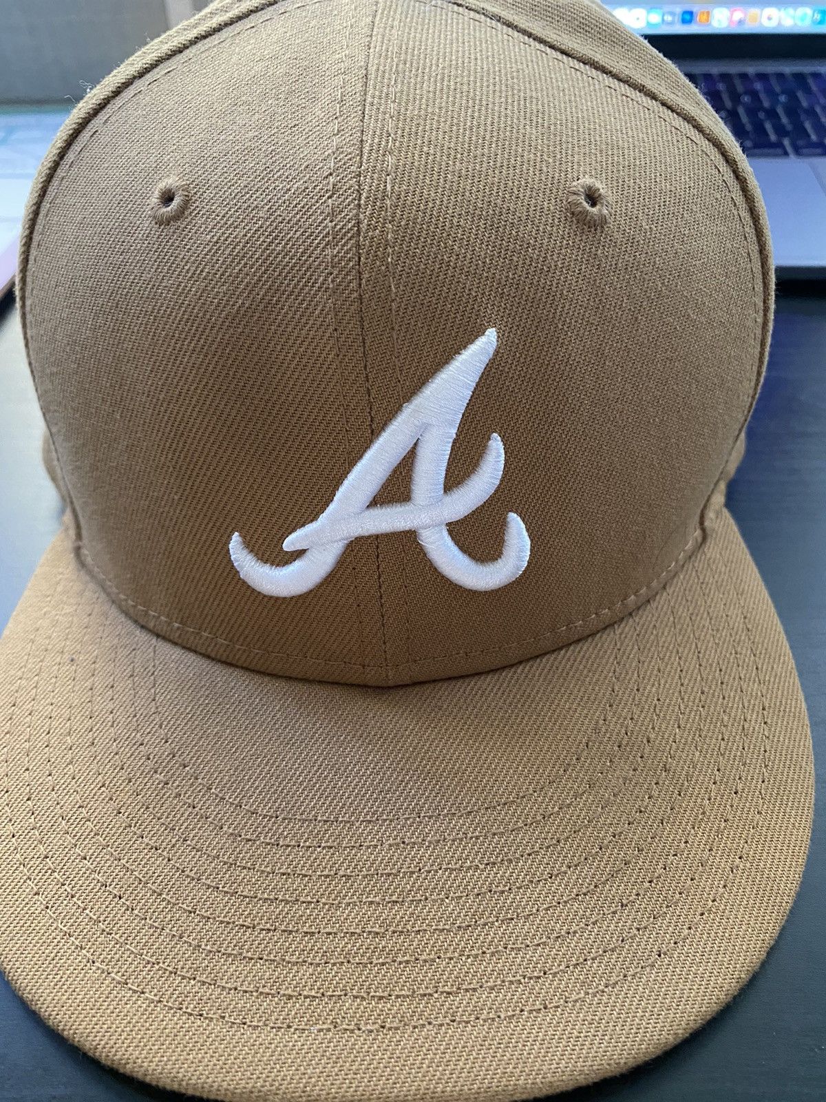 New Era 7 3/8 Atlanta Braves Cream/Tan Fitted Hat Size ONE SIZE - 1 Thumbnail