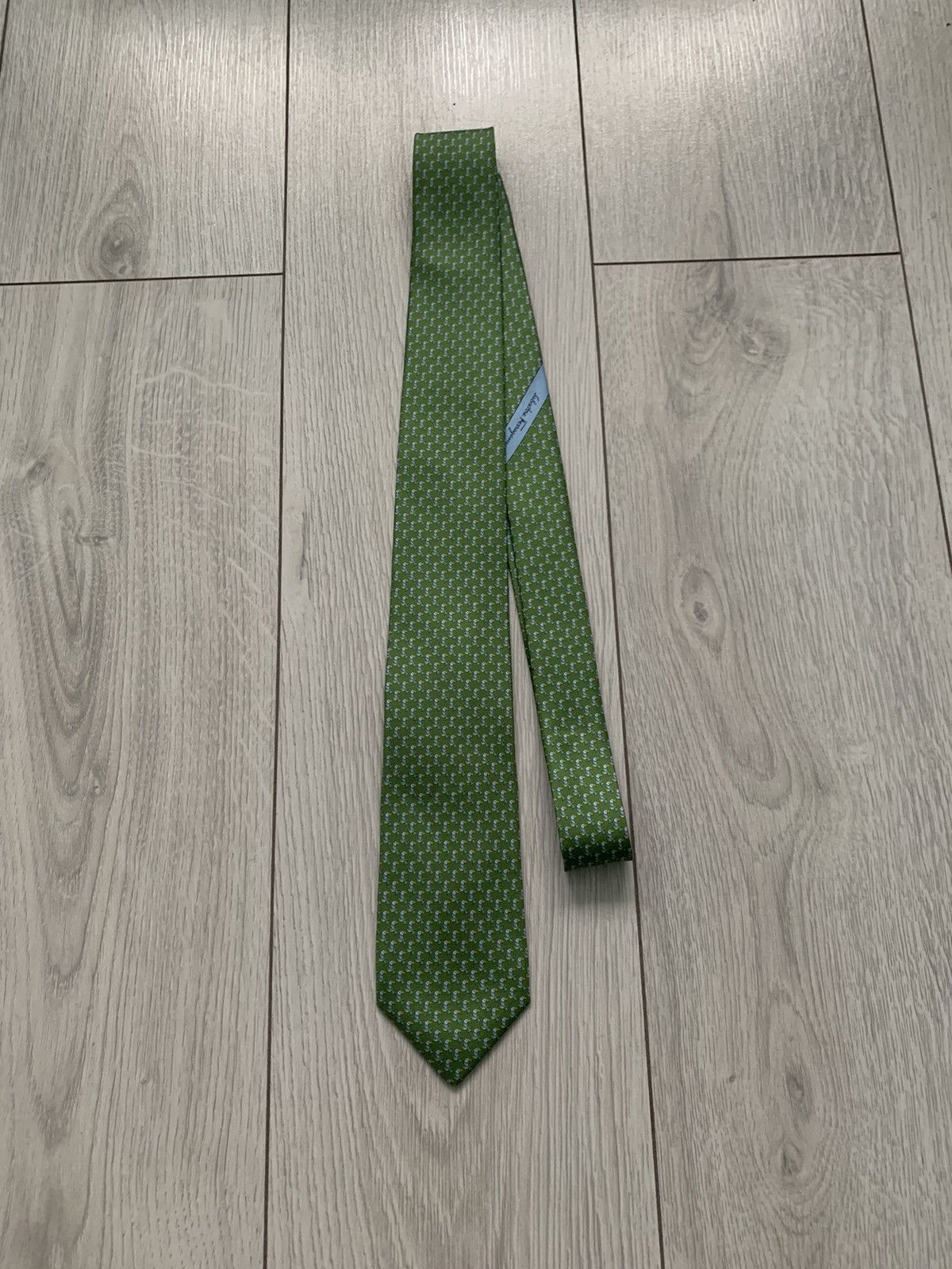 salvatore ferragamo tie box