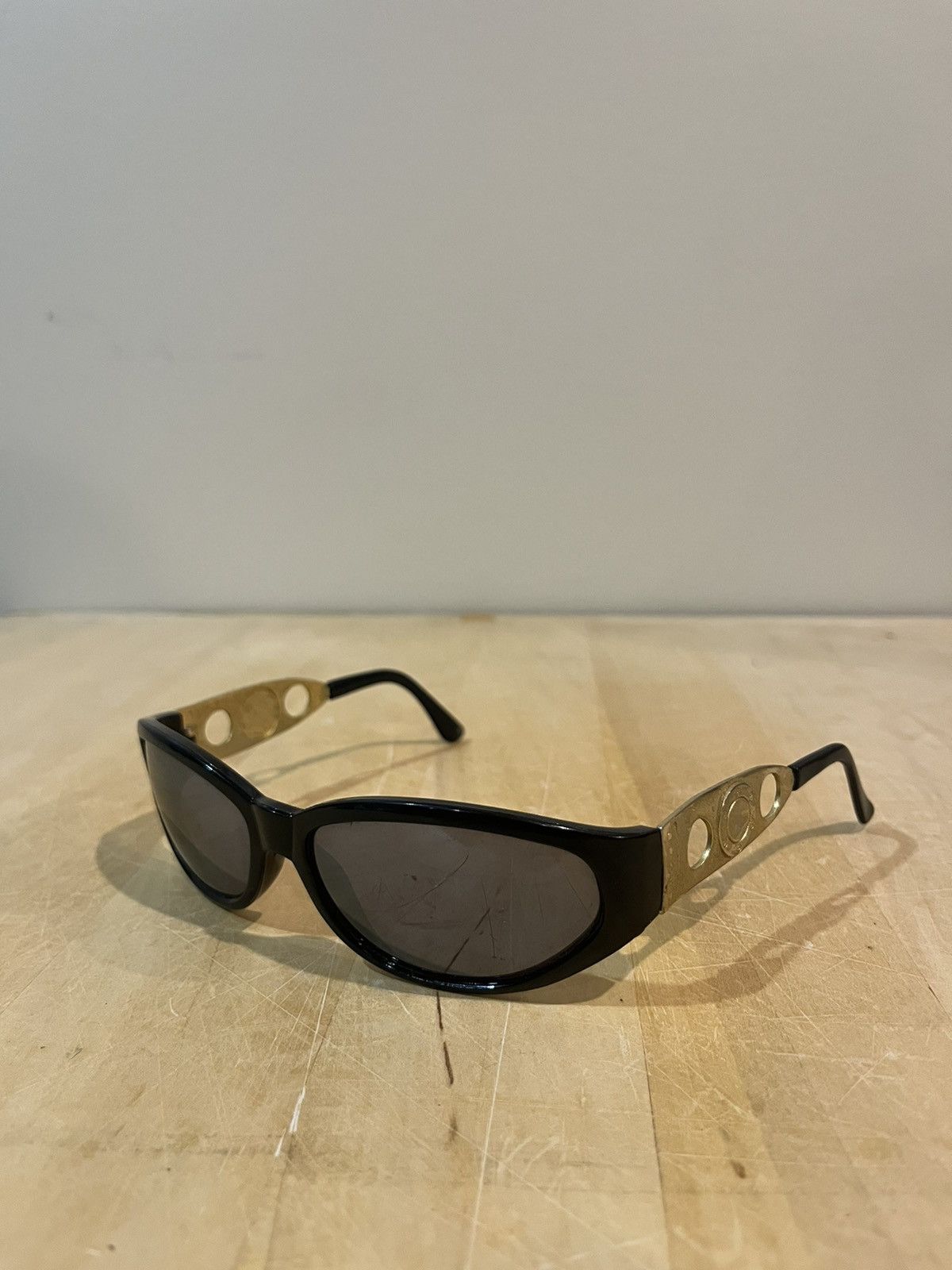 Vintage 90’s Guess sunglasses main image 1