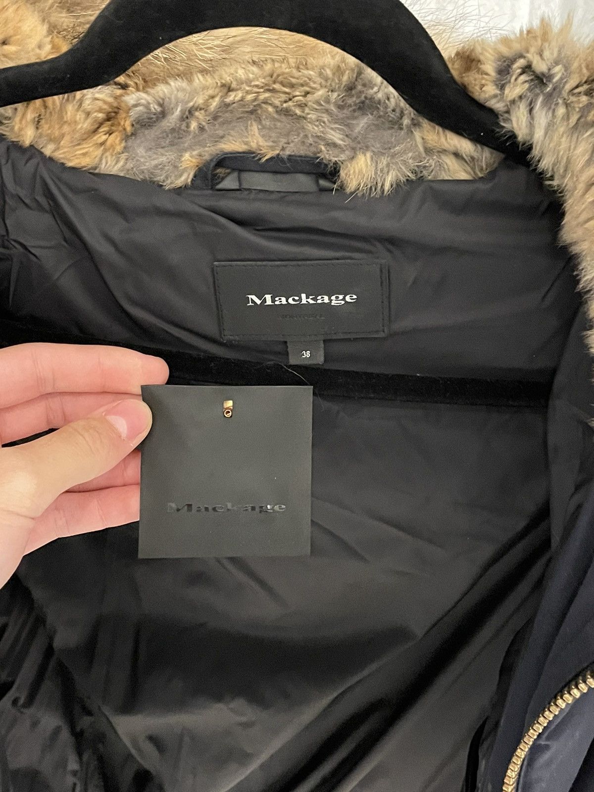 Mackage Mackage DIXON 2-in-1 Nordic Tech down bomber with natural fu Size US M / EU 48-50 / 2 - 6 Thumbnail