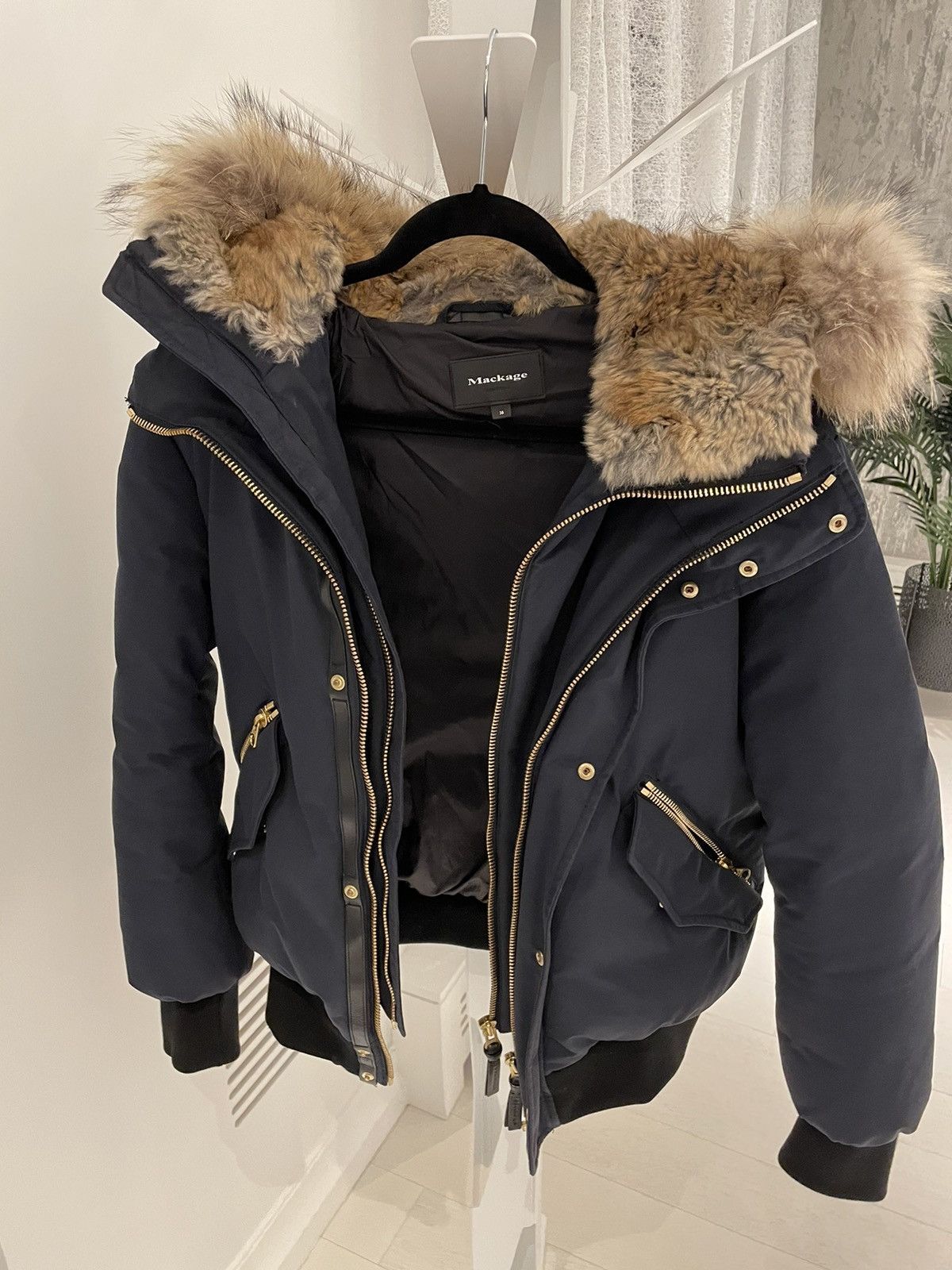 Mackage Mackage DIXON 2-in-1 Nordic Tech down bomber with natural fu Size US M / EU 48-50 / 2 - 7 Thumbnail