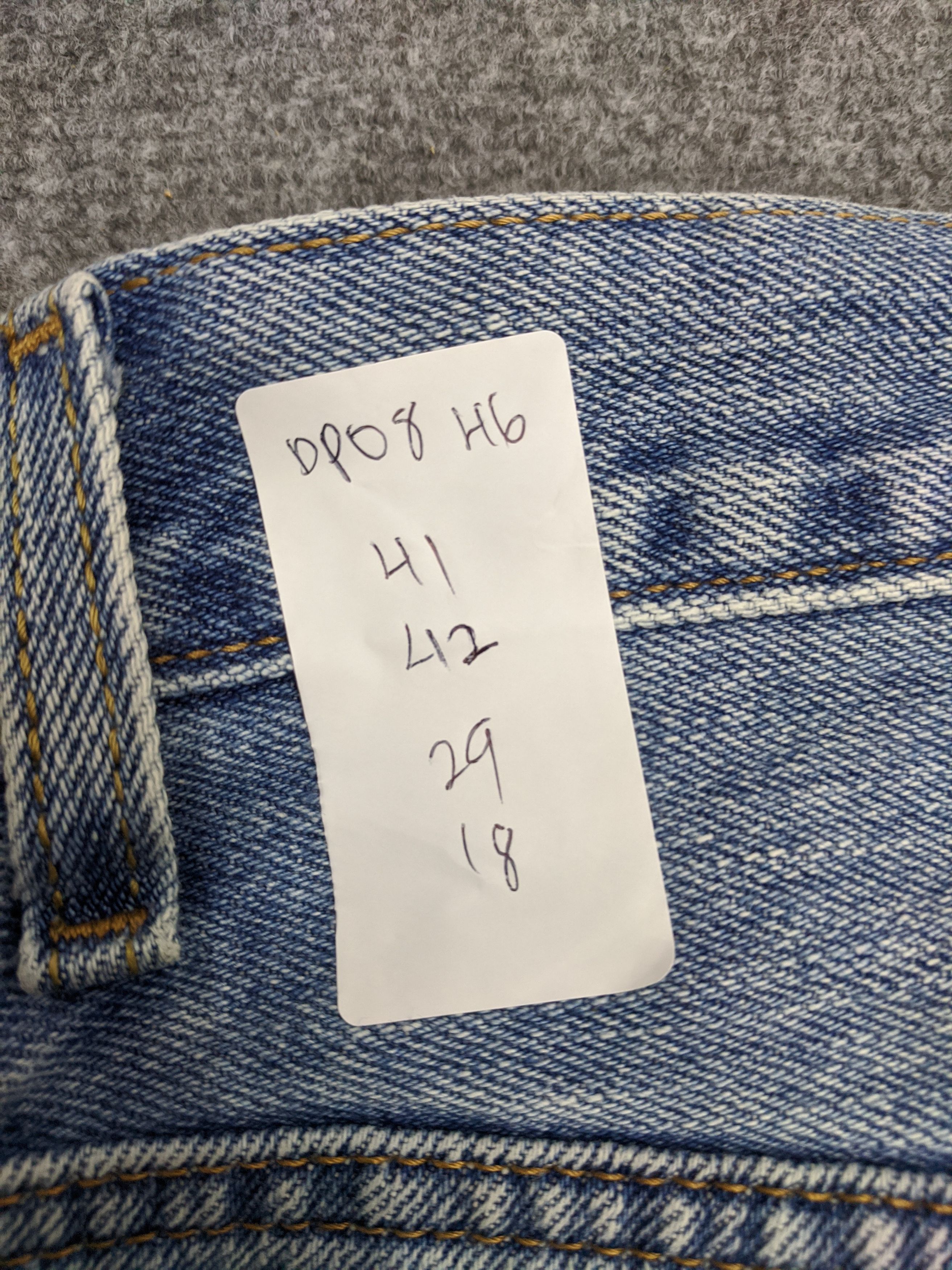 Levi's Vintage Levis 550 Lightwash Jeans DP0846 Size US 41 - 14 Thumbnail