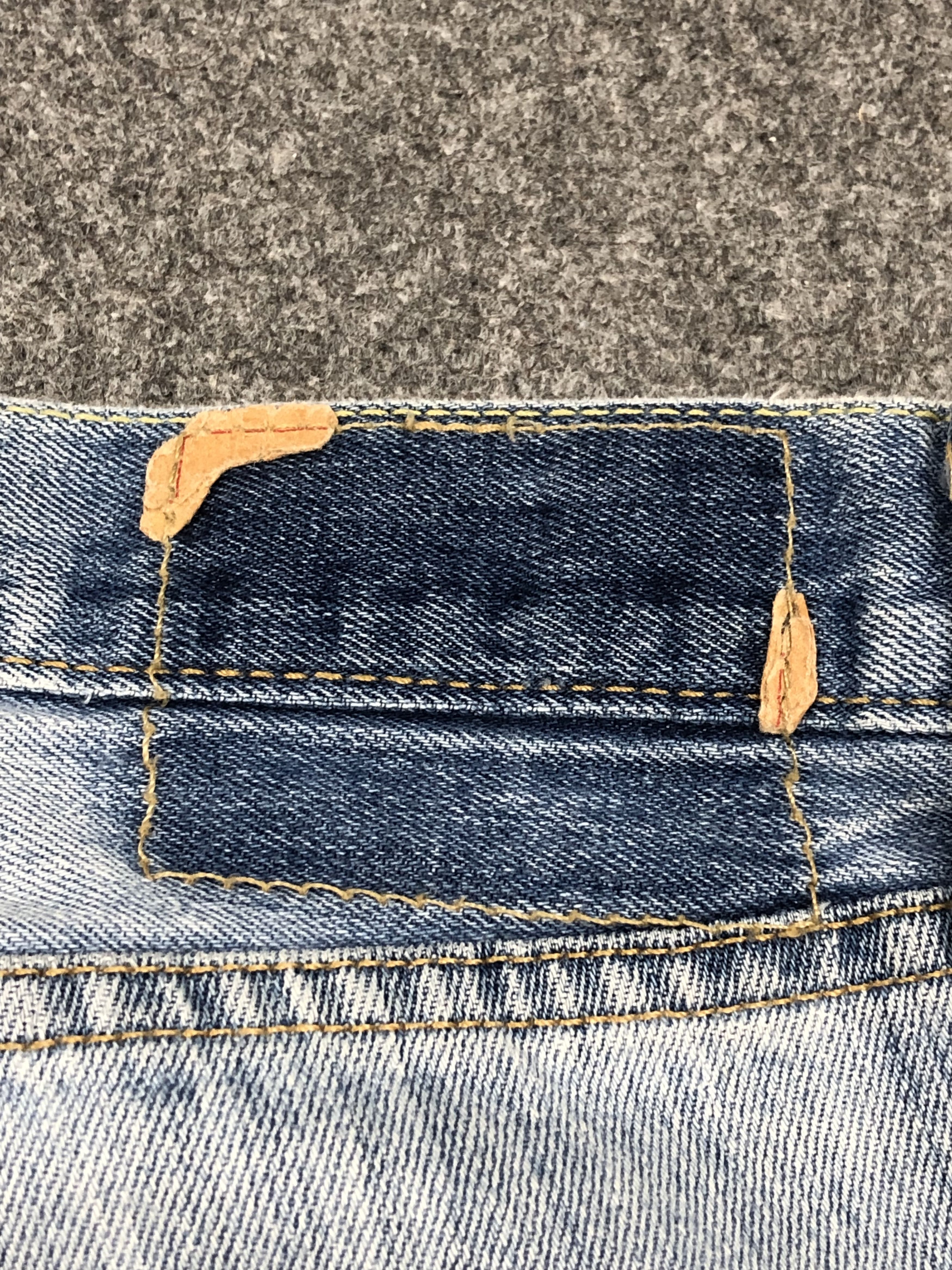 Levi's Vintage Levis 559 Light Wash Jeans DP1637 Size US 37 - 15 Thumbnail
