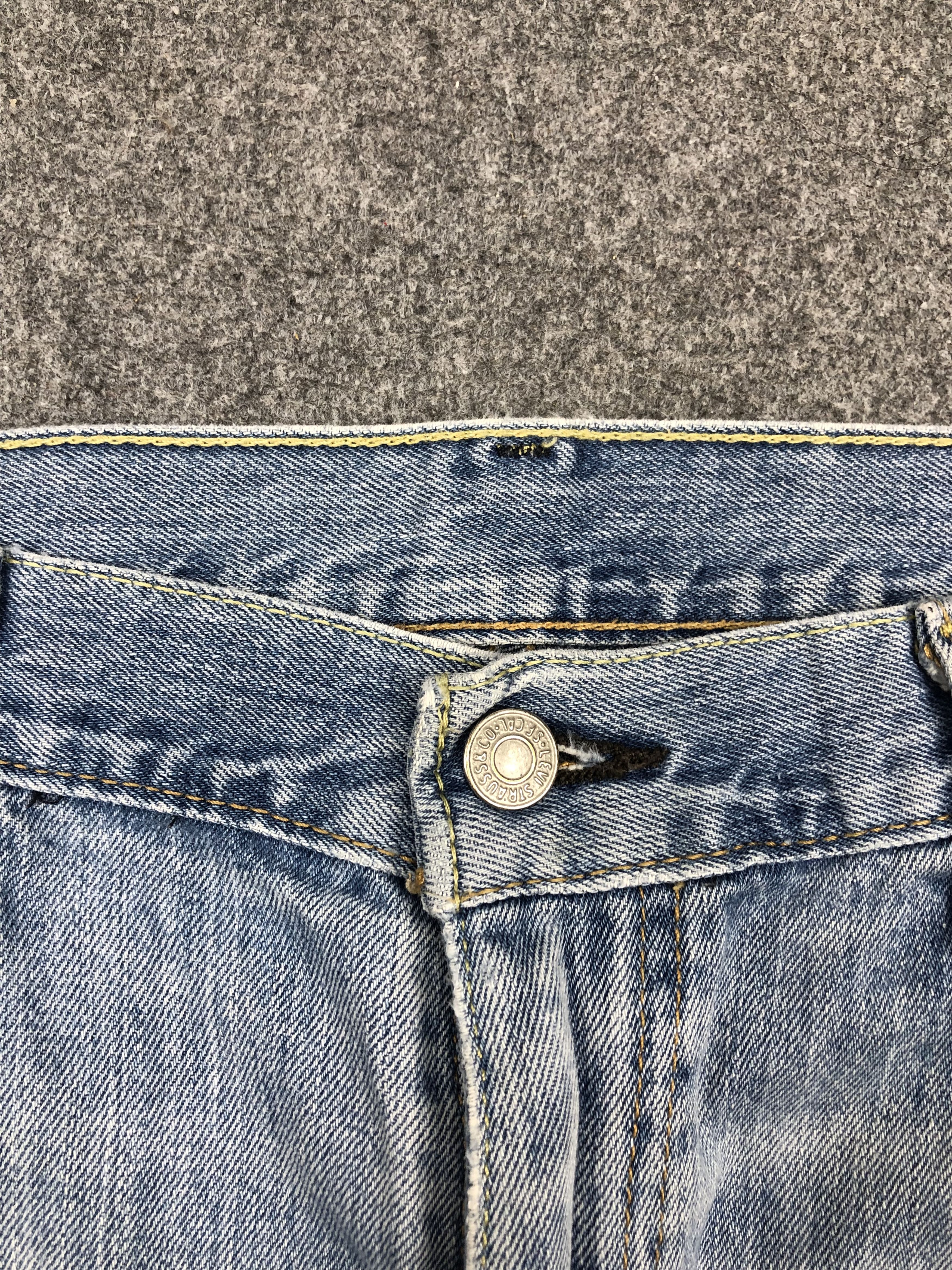 Levi's Vintage Levis 559 Light Wash Jeans DP1637 Size US 37 - 10 Thumbnail