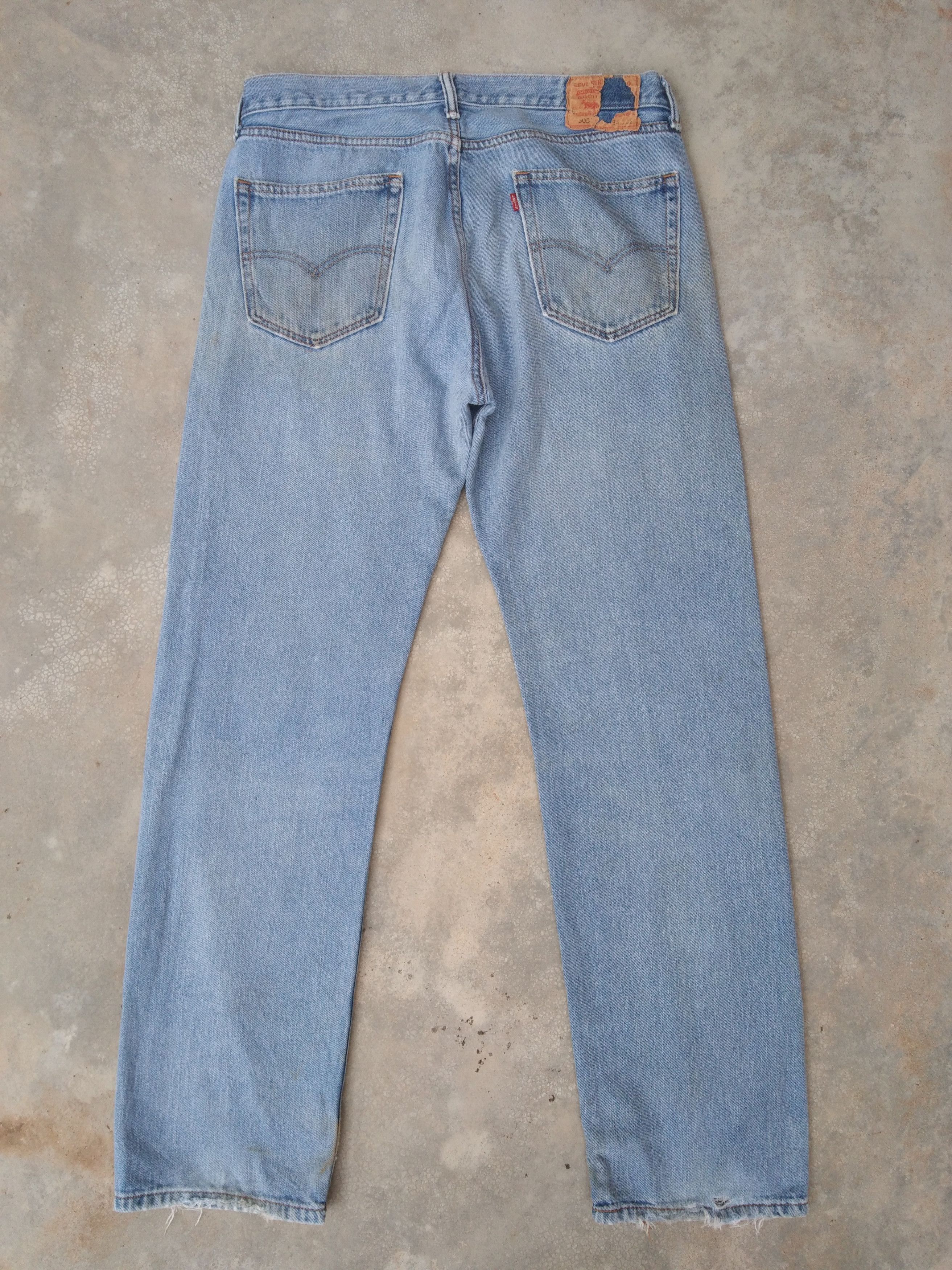 Jean × Levi's × Vintage Vintage Levis Jeans 505 Light Wash Distressed Denim 34x32 Size US 34 / EU 50 - 2 Thumbnail