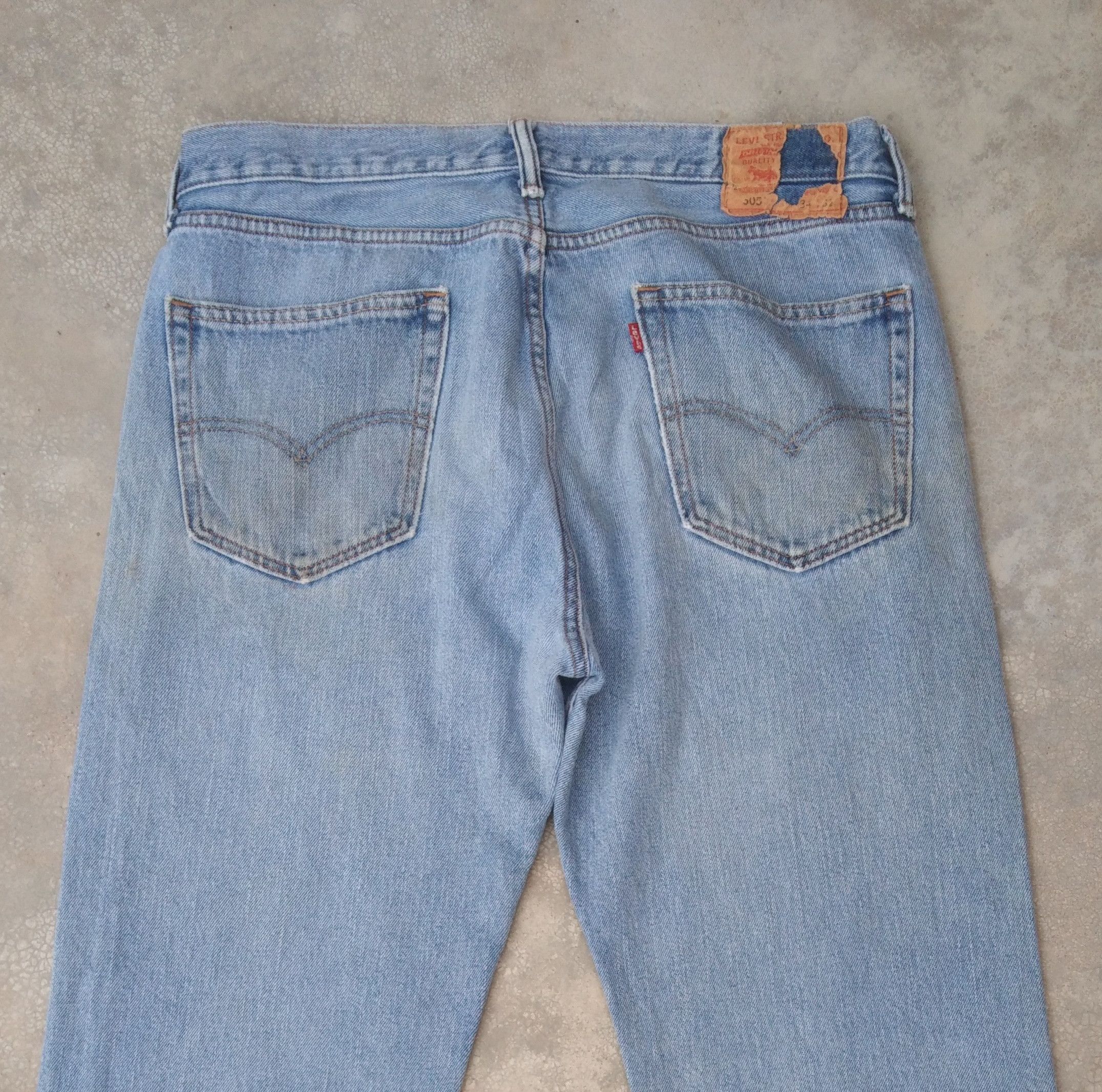 Jean × Levi's × Vintage Vintage Levis Jeans 505 Light Wash Distressed Denim 34x32 Size US 34 / EU 50 - 4 Thumbnail