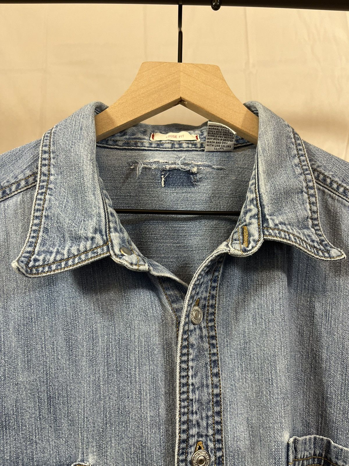 Levi's × Vintage Distressed Faded Cutoff Oversized Shirt Size US L / EU 52-54 / 3 - 4 Thumbnail