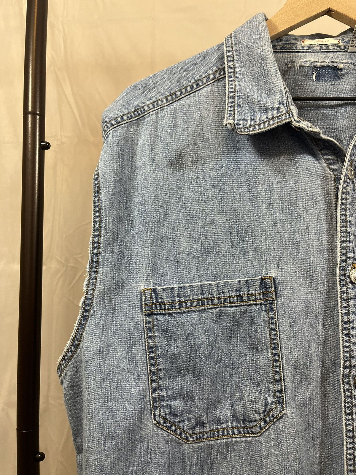 Levi's × Vintage Distressed Faded Cutoff Oversized Shirt Size US L / EU 52-54 / 3 - 5 Thumbnail