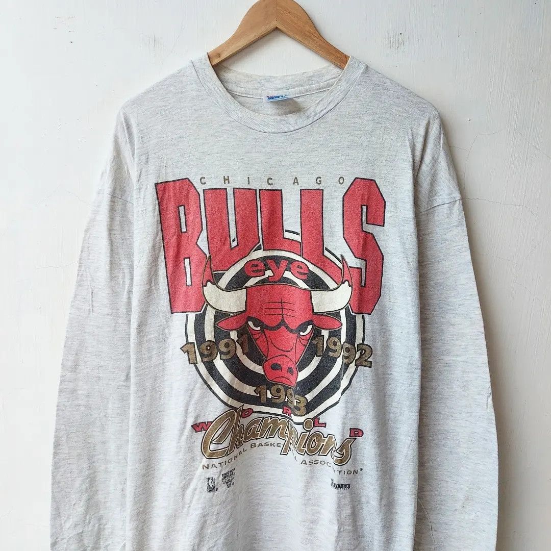 NBA × Vintage Vintage 90s Chicago Bulls Long Sleeve Tshirt Size US XL / EU 56 / 4 - 2 Thumbnail