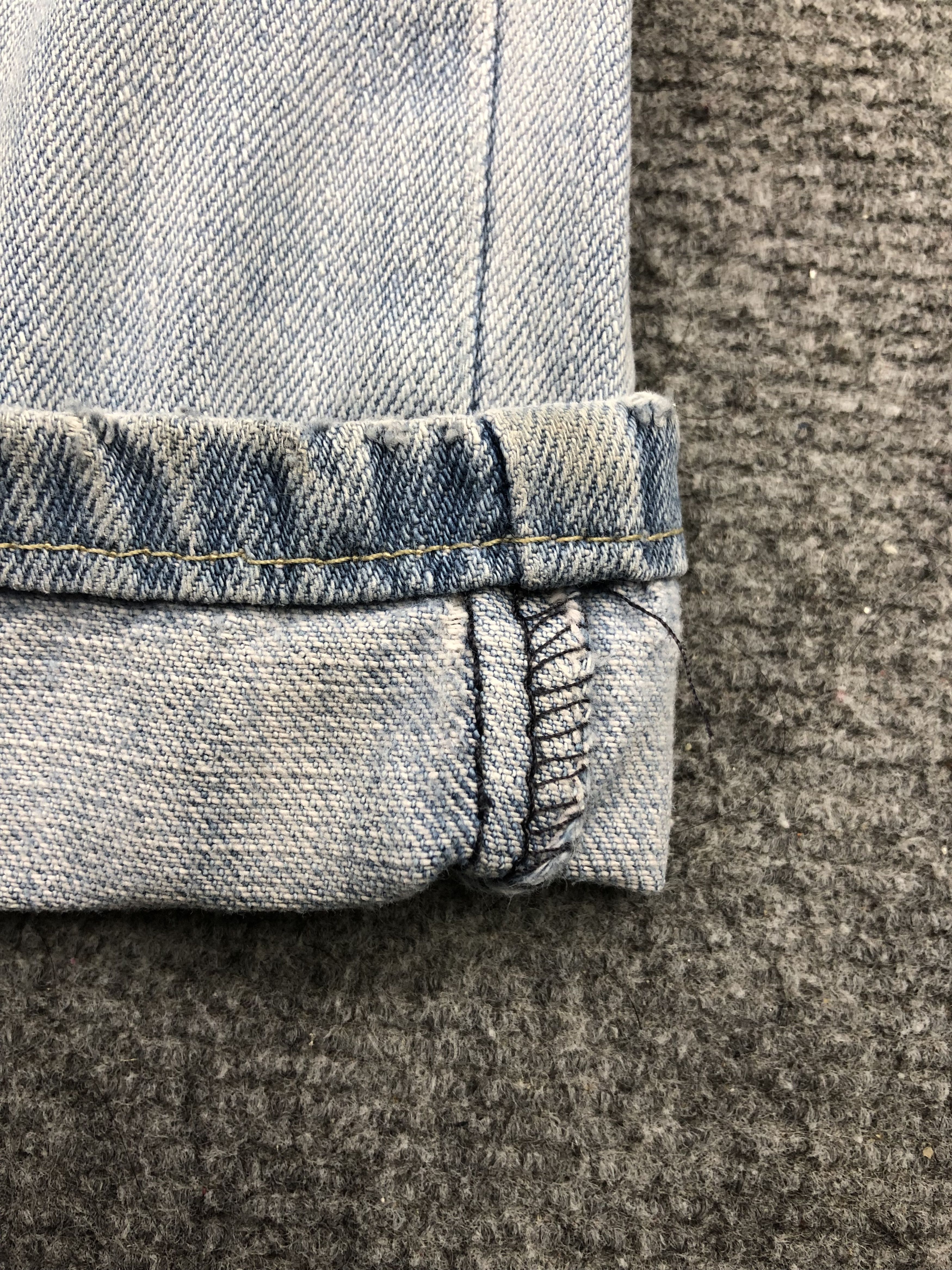 Levi's Vintage Levis 520 Light Wash Jeans DP1654 Size US 33 - 10 Thumbnail