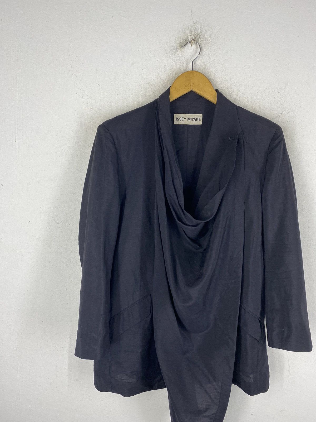 Issey Miyake 🔥SALE🔥VINTAGE ISSEY MIYAKE ASYMMETRIC JACKET Size US M / EU 48-50 / 2 - 14 Thumbnail