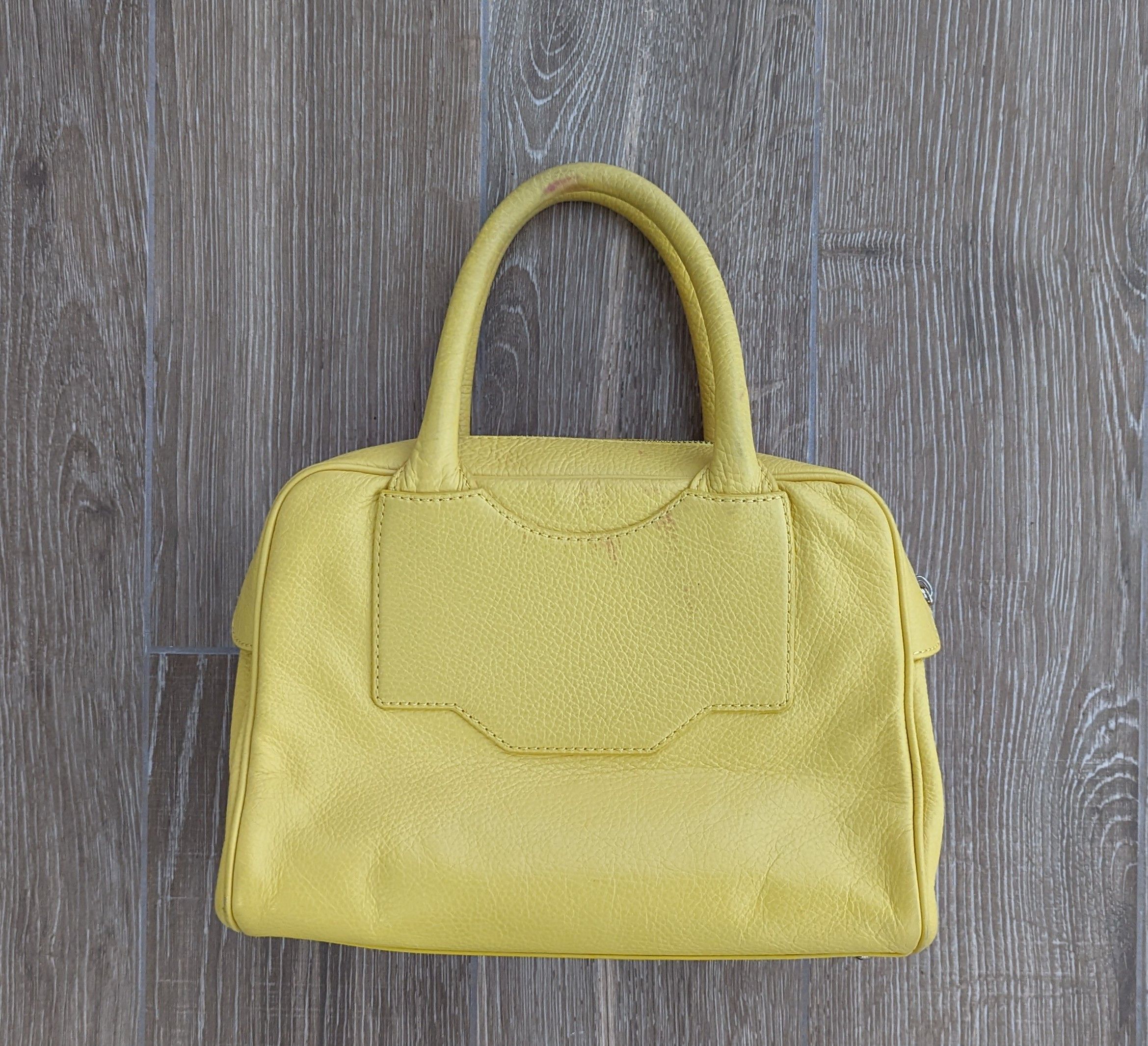 Max Mara × Weekend Max Mara Weekend Max Mara Lime Leather Lemon Handbag Luxury Brand Size ONE SIZE - 14 Thumbnail