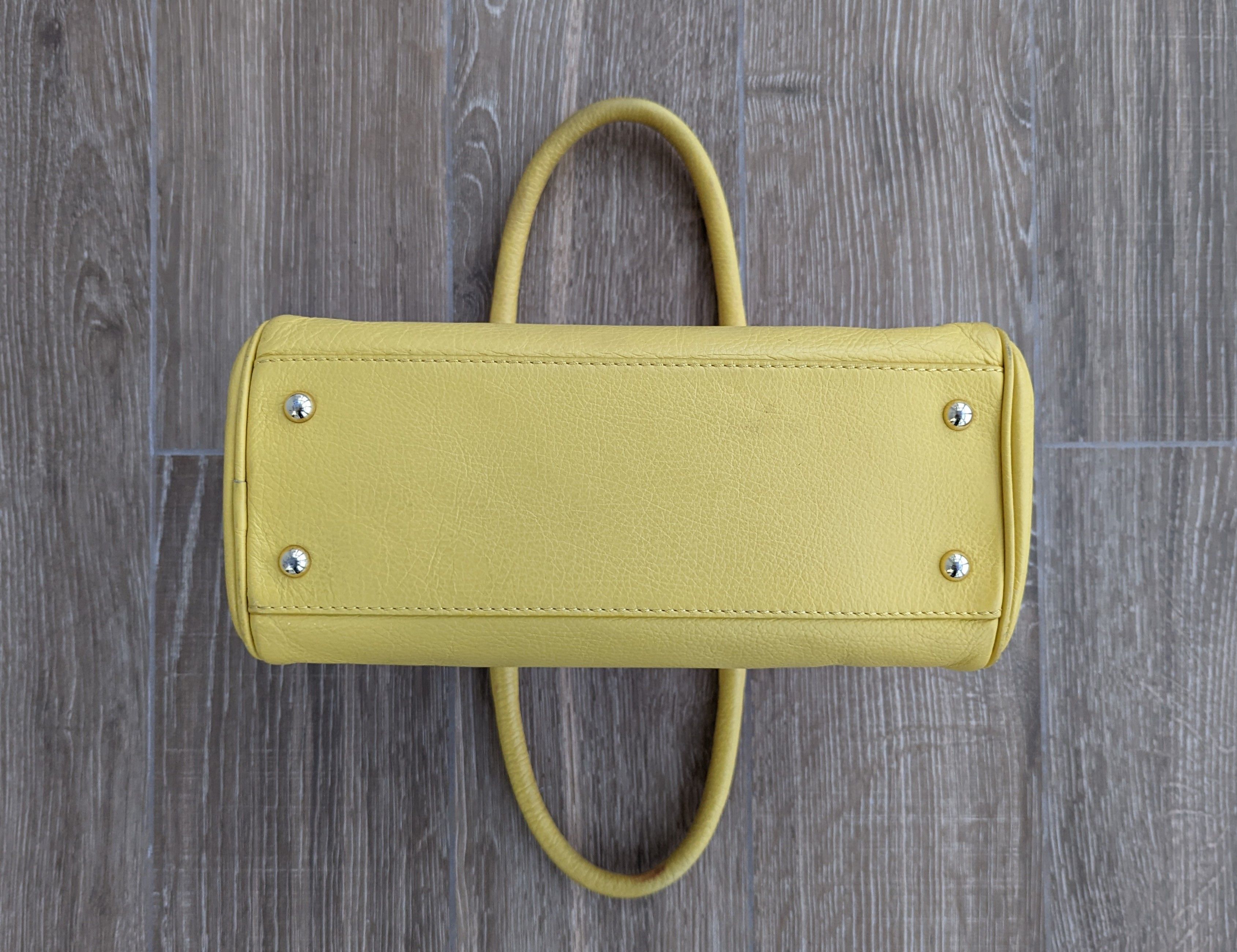 Max Mara × Weekend Max Mara Weekend Max Mara Lime Leather Lemon Handbag Luxury Brand Size ONE SIZE - 7 Thumbnail