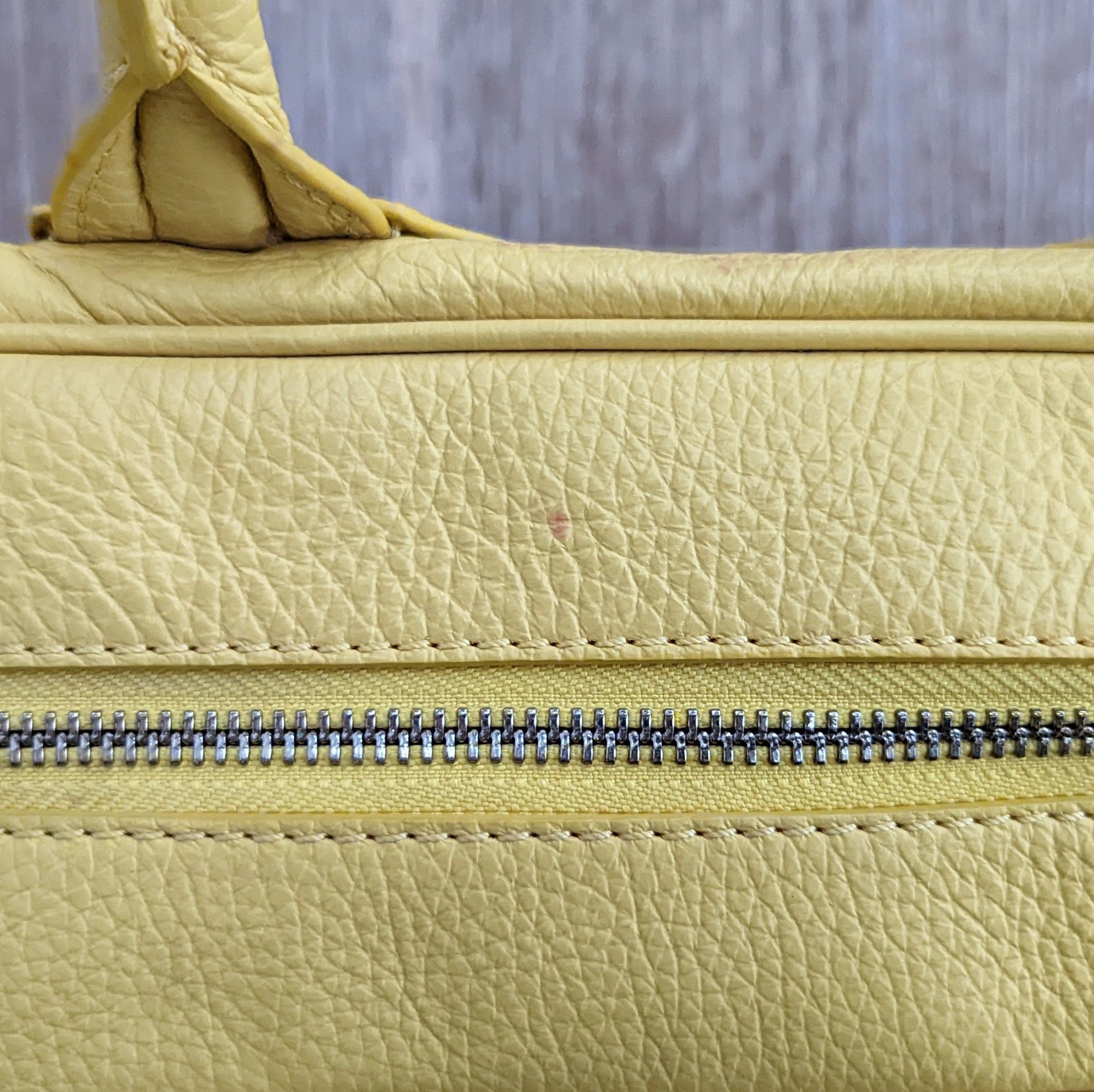 Max Mara × Weekend Max Mara Weekend Max Mara Lime Leather Lemon Handbag Luxury Brand Size ONE SIZE - 9 Thumbnail