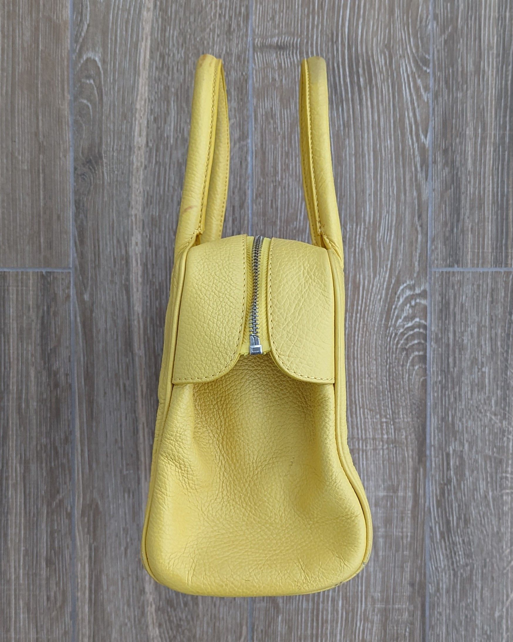 Max Mara × Weekend Max Mara Weekend Max Mara Lime Leather Lemon Handbag Luxury Brand Size ONE SIZE - 21 Thumbnail