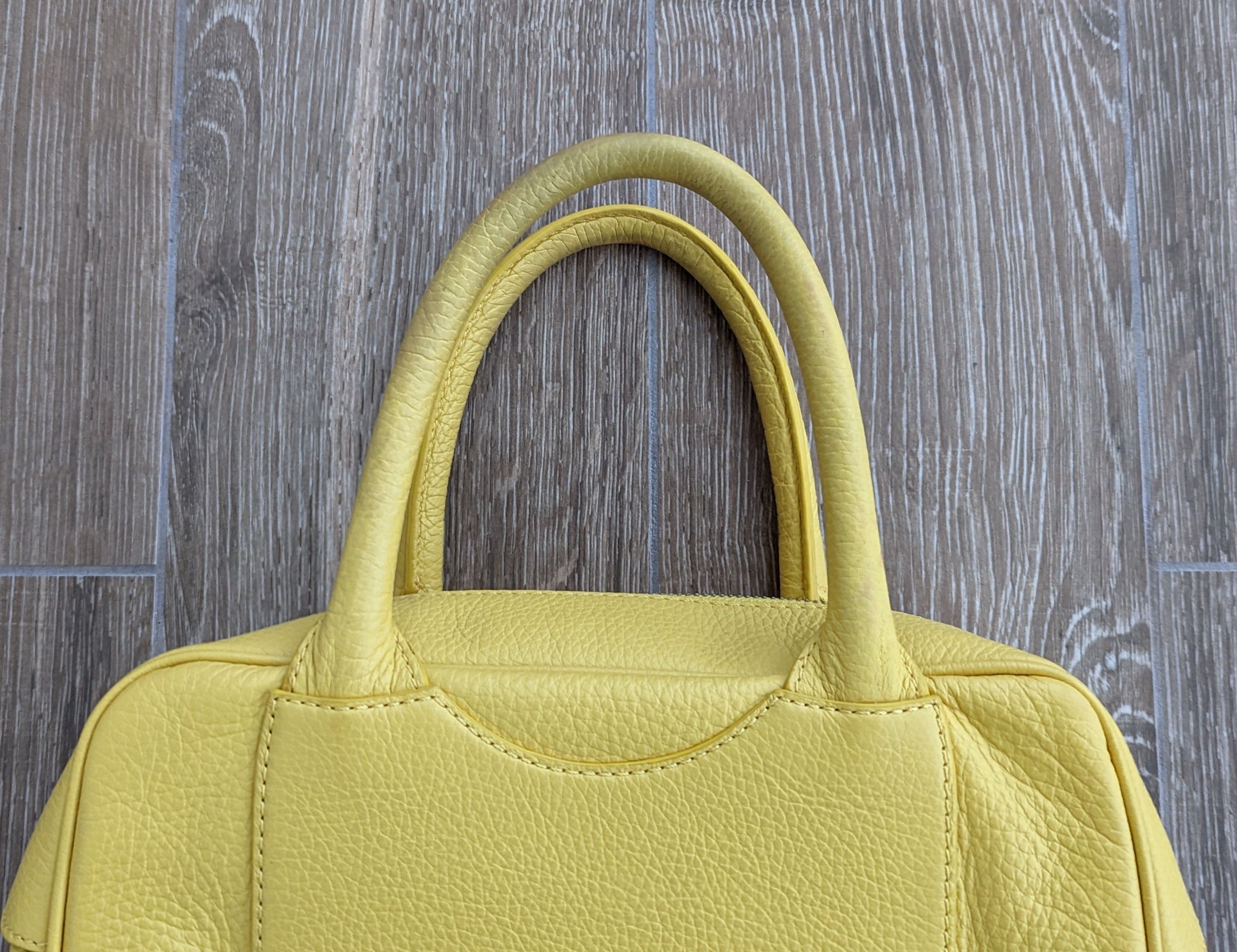 Max Mara × Weekend Max Mara Weekend Max Mara Lime Leather Lemon Handbag Luxury Brand Size ONE SIZE - 20 Thumbnail