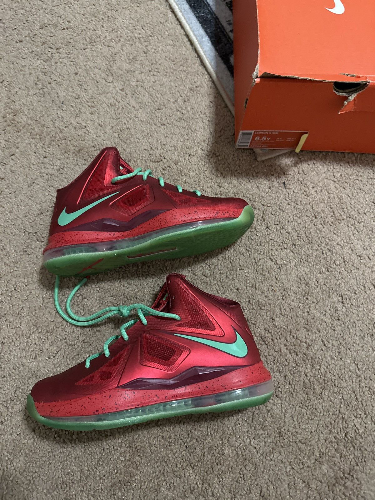 Nike Christmas Lebron x gs Size US 6.5 / EU 39-40 - 1 Thumbnail