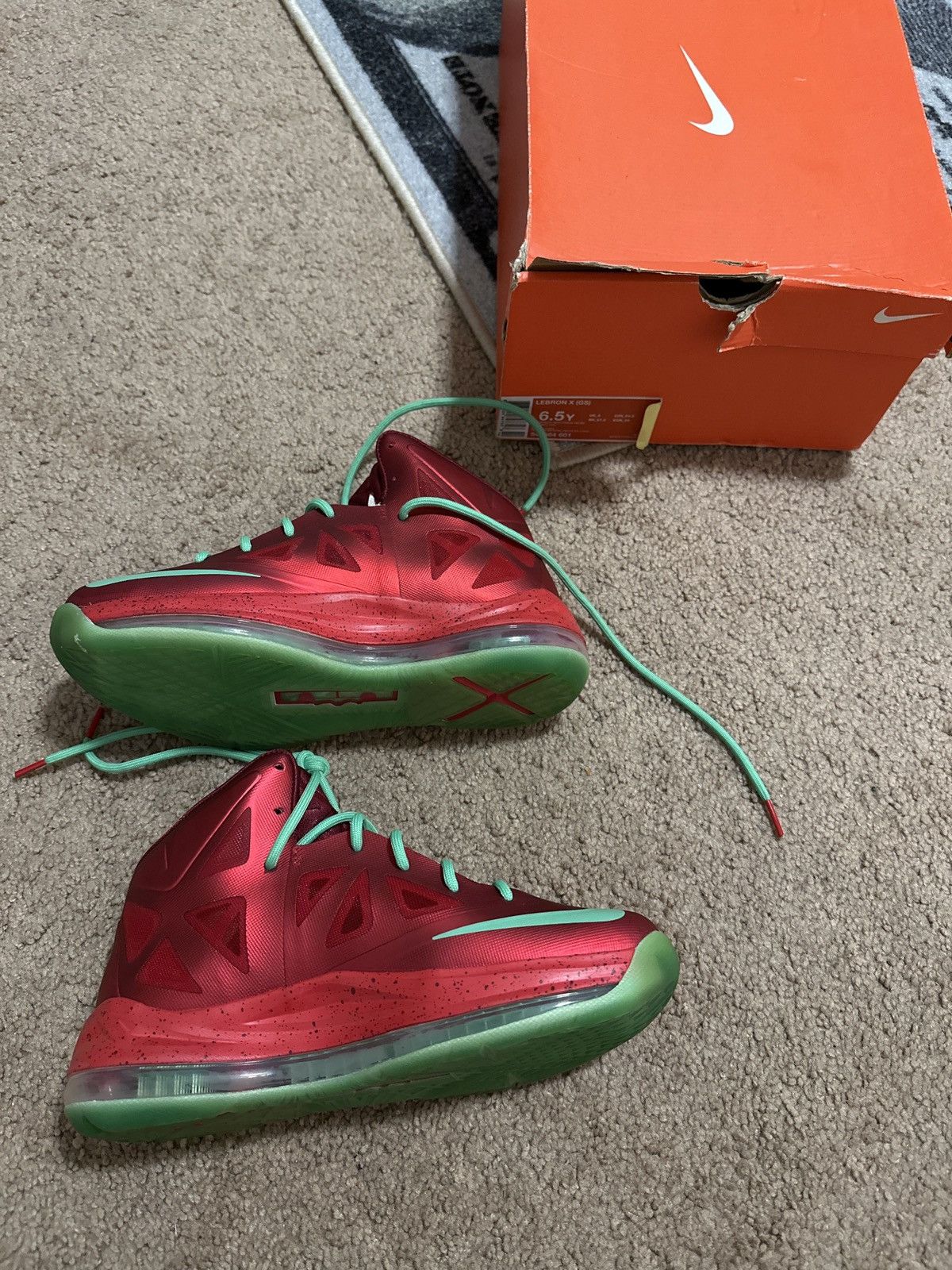 Nike Christmas Lebron x gs Size US 6.5 / EU 39-40 - 2 Thumbnail