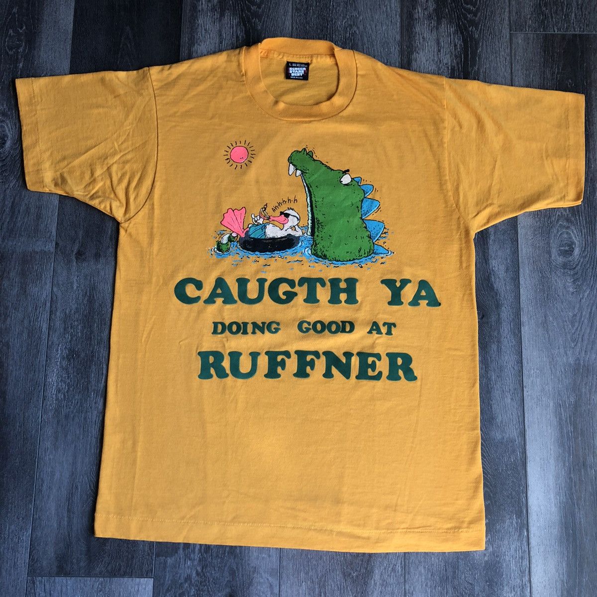 Vintage Vintage 1990s Duck Vacation Crocodile Bite Graphic Logo Tee Size US L / EU 52-54 / 3 - 2 Thumbnail