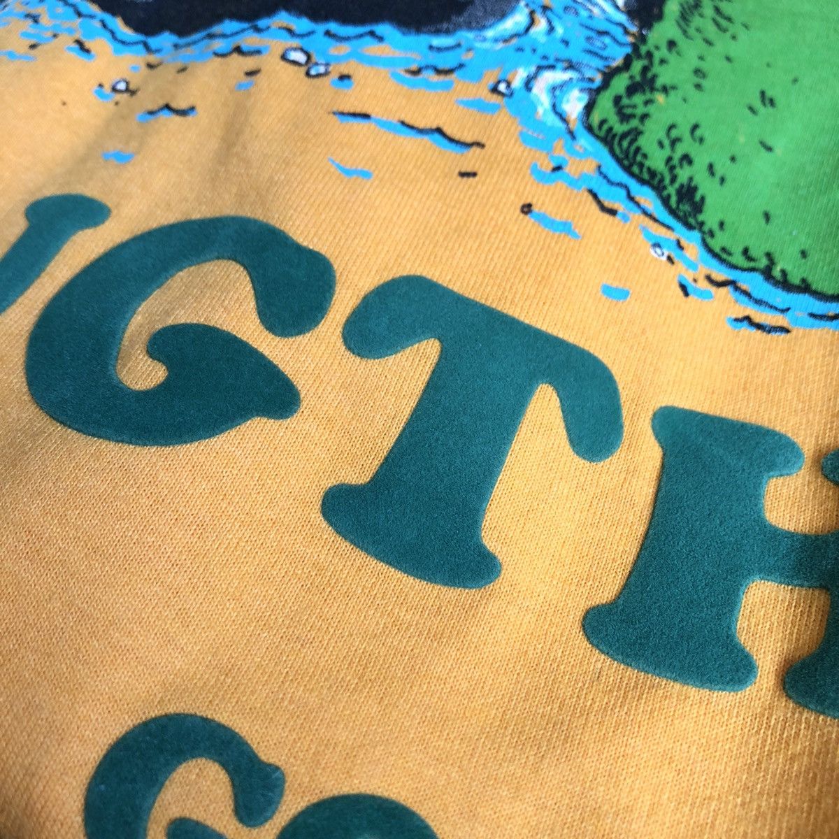 Vintage Vintage 1990s Duck Vacation Crocodile Bite Graphic Logo Tee Size US L / EU 52-54 / 3 - 6 Thumbnail