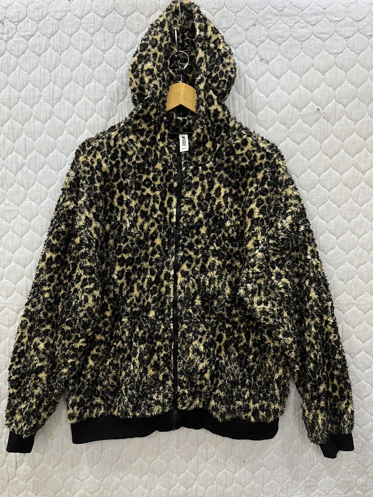 (Eee). MODISH GAZE LEOPARD HOODIE SWEATER