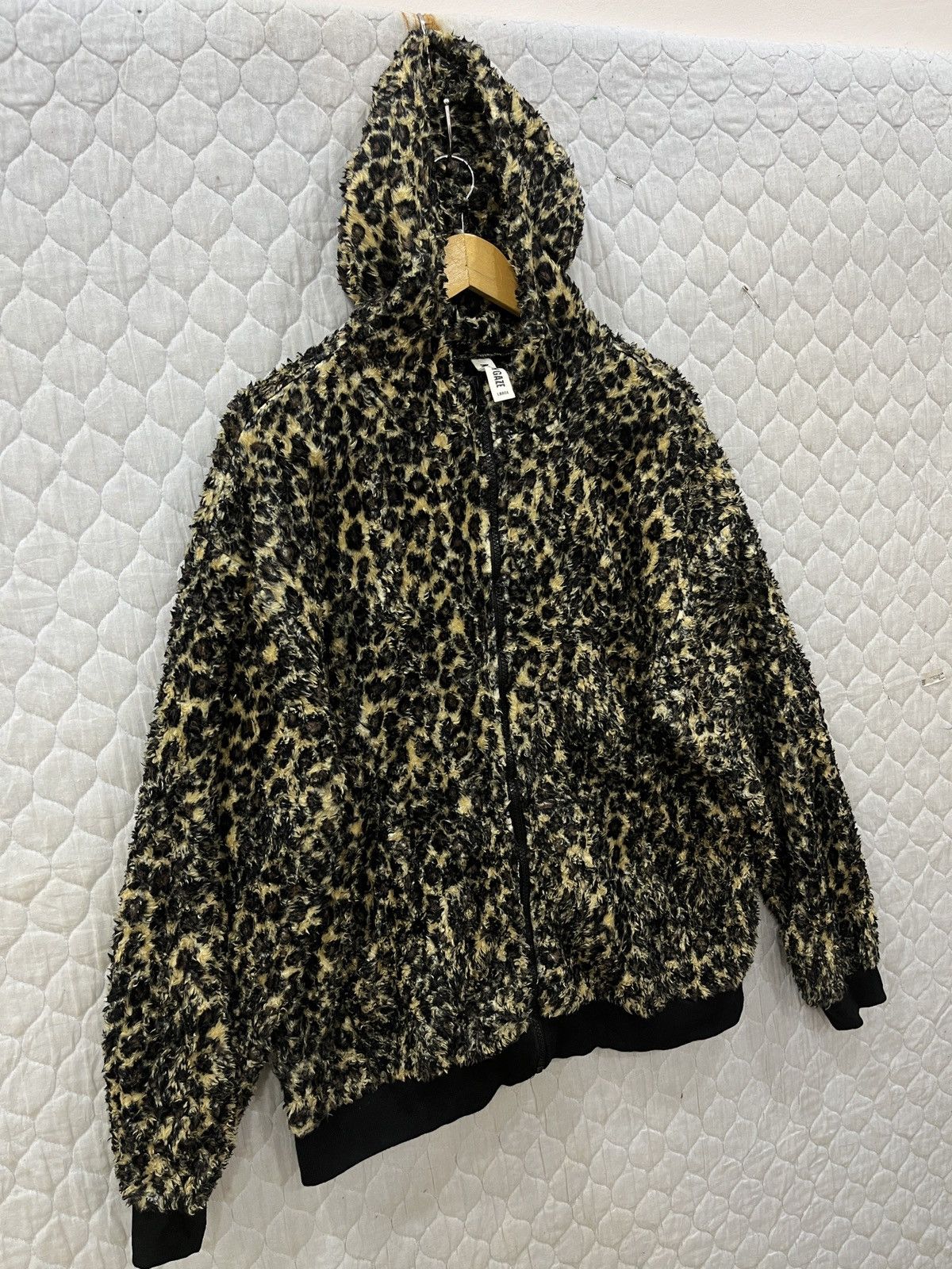 (Eee). MODISH GAZE LEOPARD HOODIE SWEATER