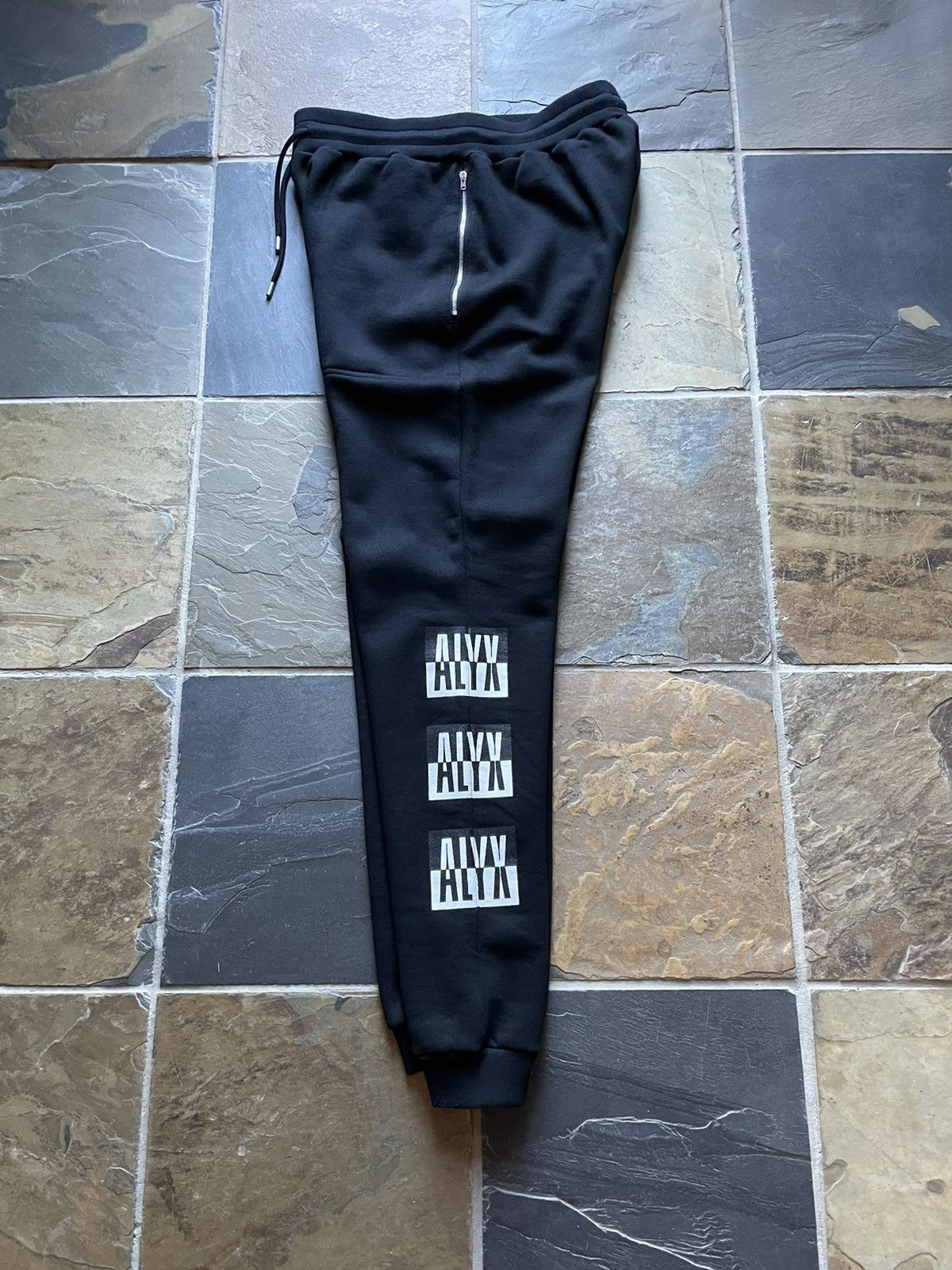 1017 ALYX 9SM Alyx Color Block Logo Sweatpants Size US 32 / EU 48 - 1 Thumbnail