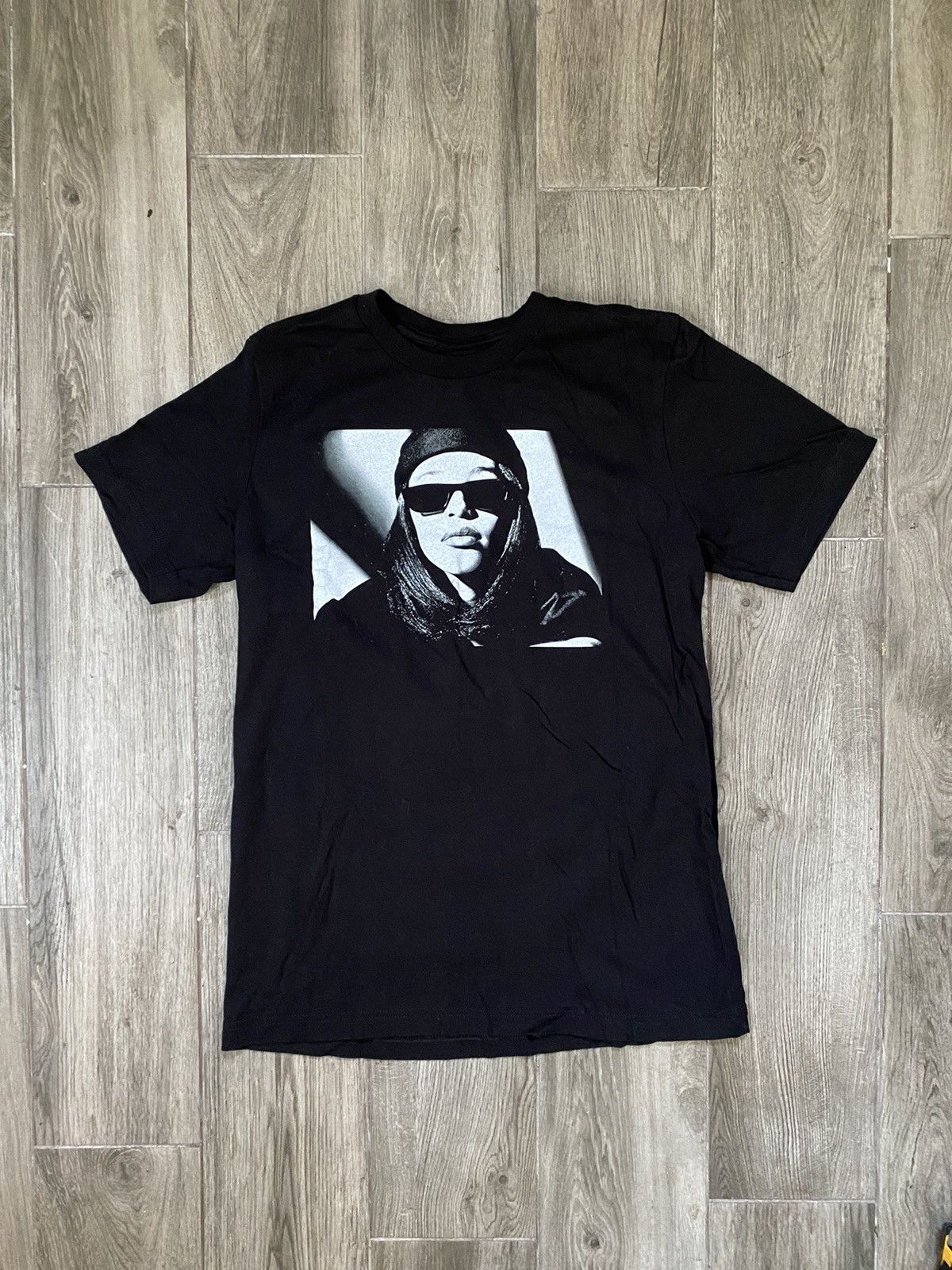 Rap Tees Aaliyah Sunglasses Portrait Tee Size US M / EU 48-50 / 2 - 1 Thumbnail
