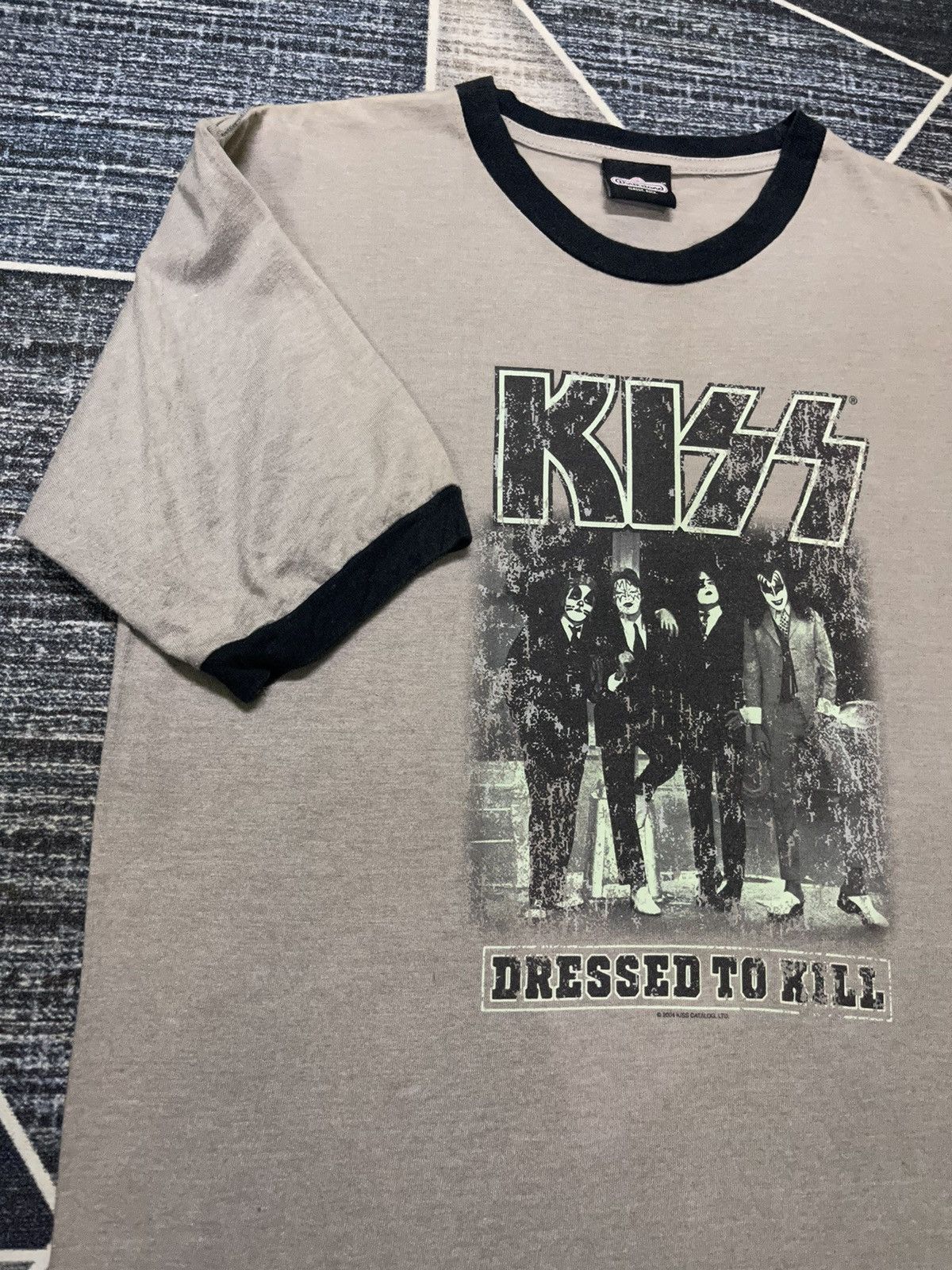 Band Tees VINTAGE 2004 KISS DRESSED TO KILL RINGER TSHIRT Size US M / EU 48-50 / 2 - 5 Thumbnail
