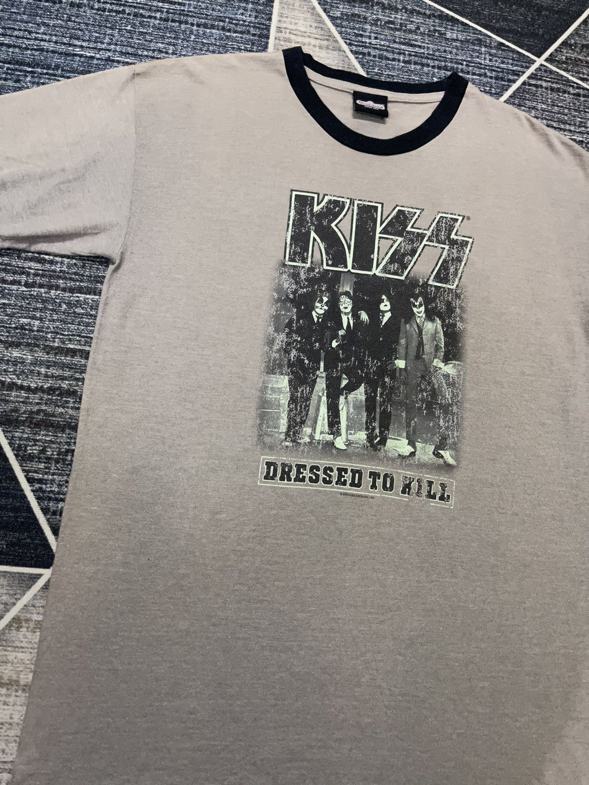 Band Tees VINTAGE 2004 KISS DRESSED TO KILL RINGER TSHIRT Size US M / EU 48-50 / 2 - 4 Thumbnail