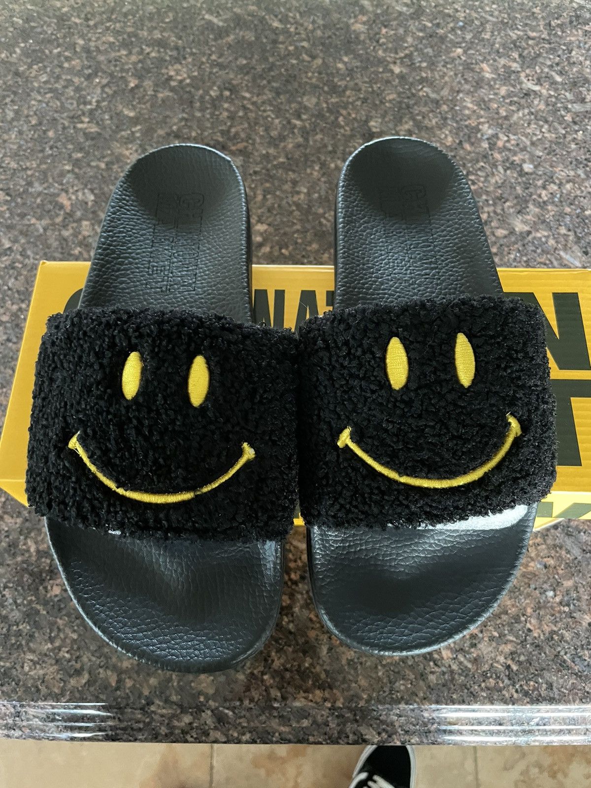 Chinatown Market Smiley Sherpa Slides