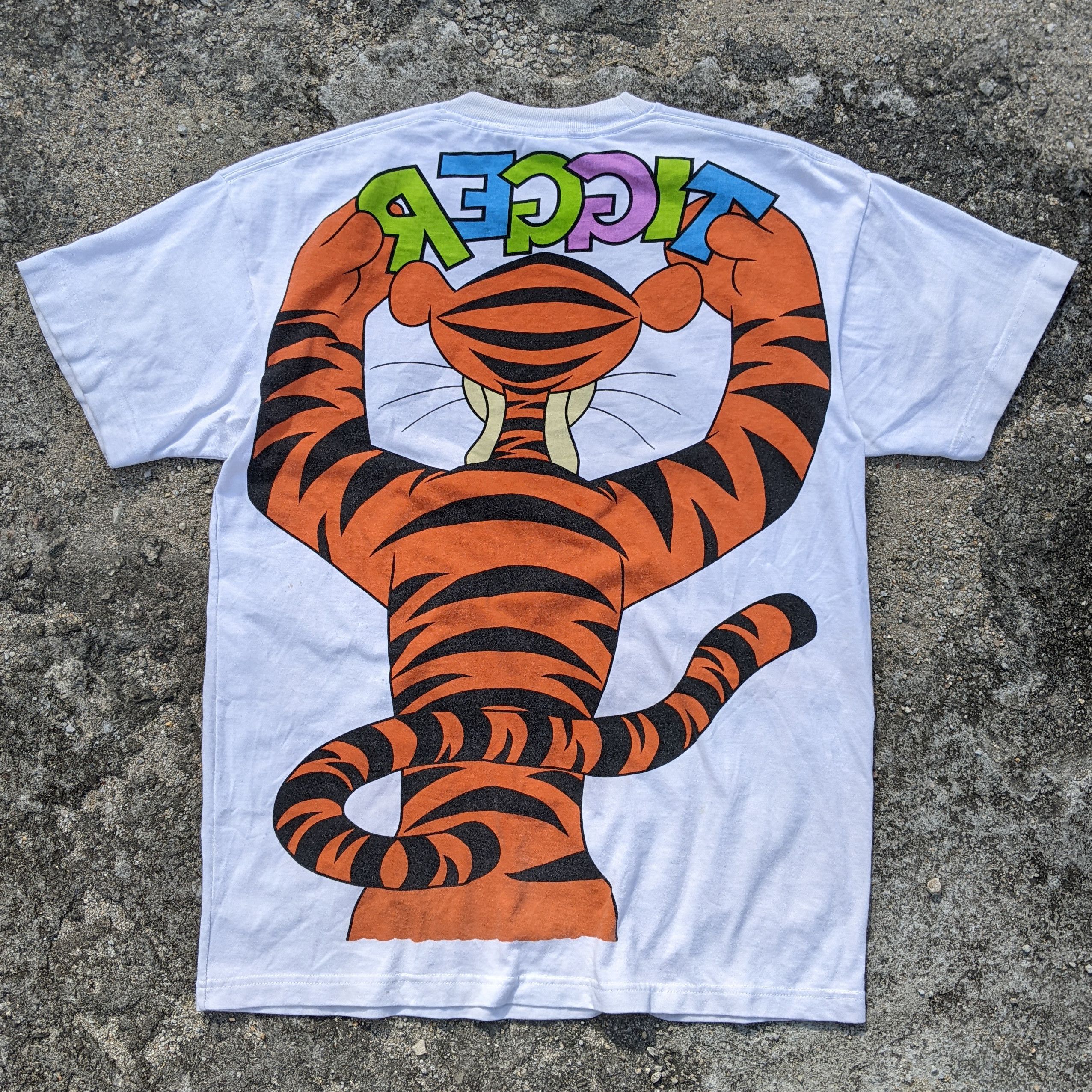Disney Vintage Disney Tigger Pooh Mirror Print Tee Size US L / EU 52-54 / 3 - 3 Thumbnail